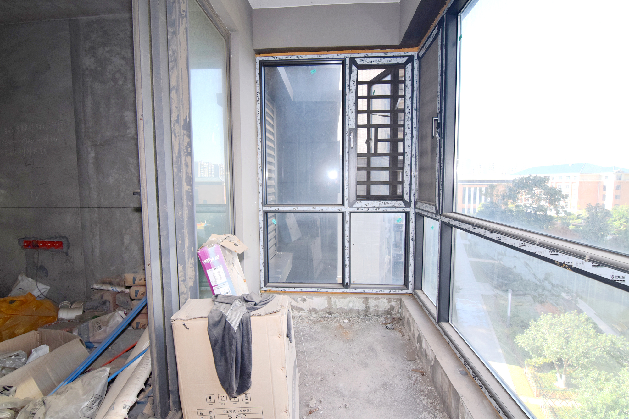 中粮自然天城  1室0厅0卫   100.00万阳台