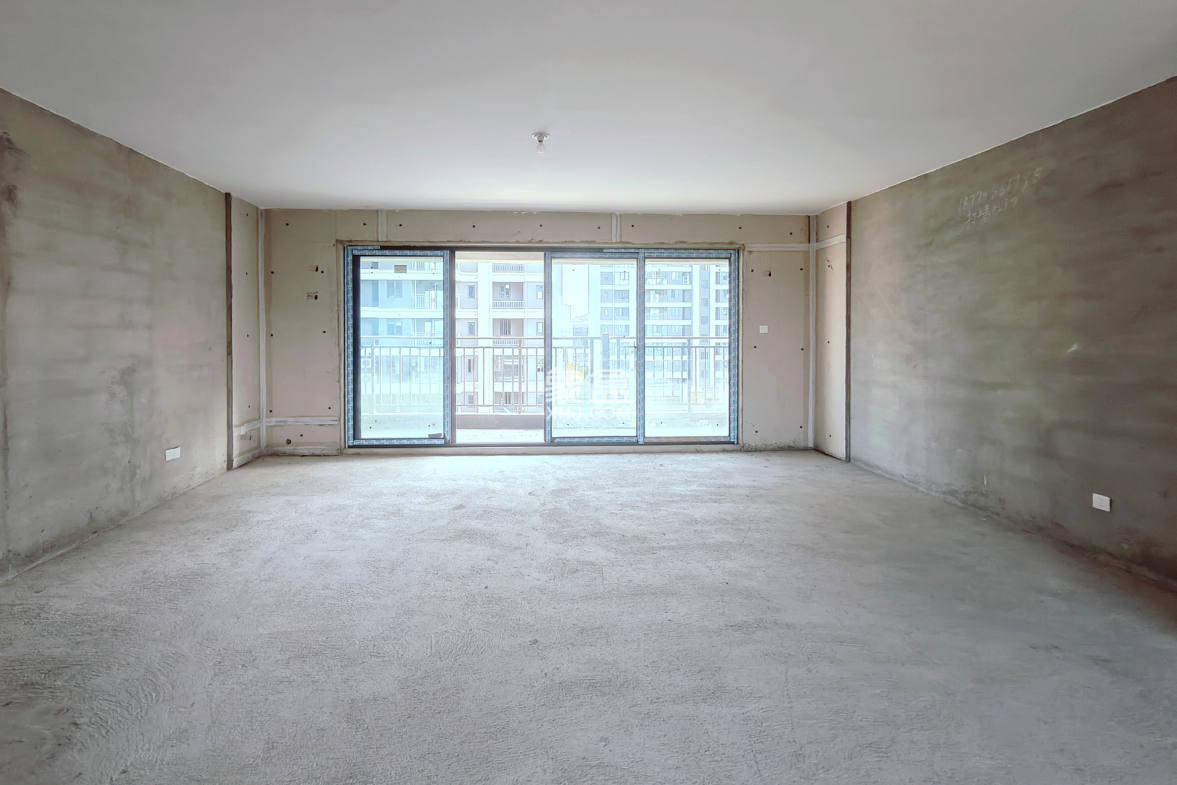 澳海云湘赋  4室2厅2卫    80.0万 澳海云湘赋  4室2厅2卫    80.0万客厅