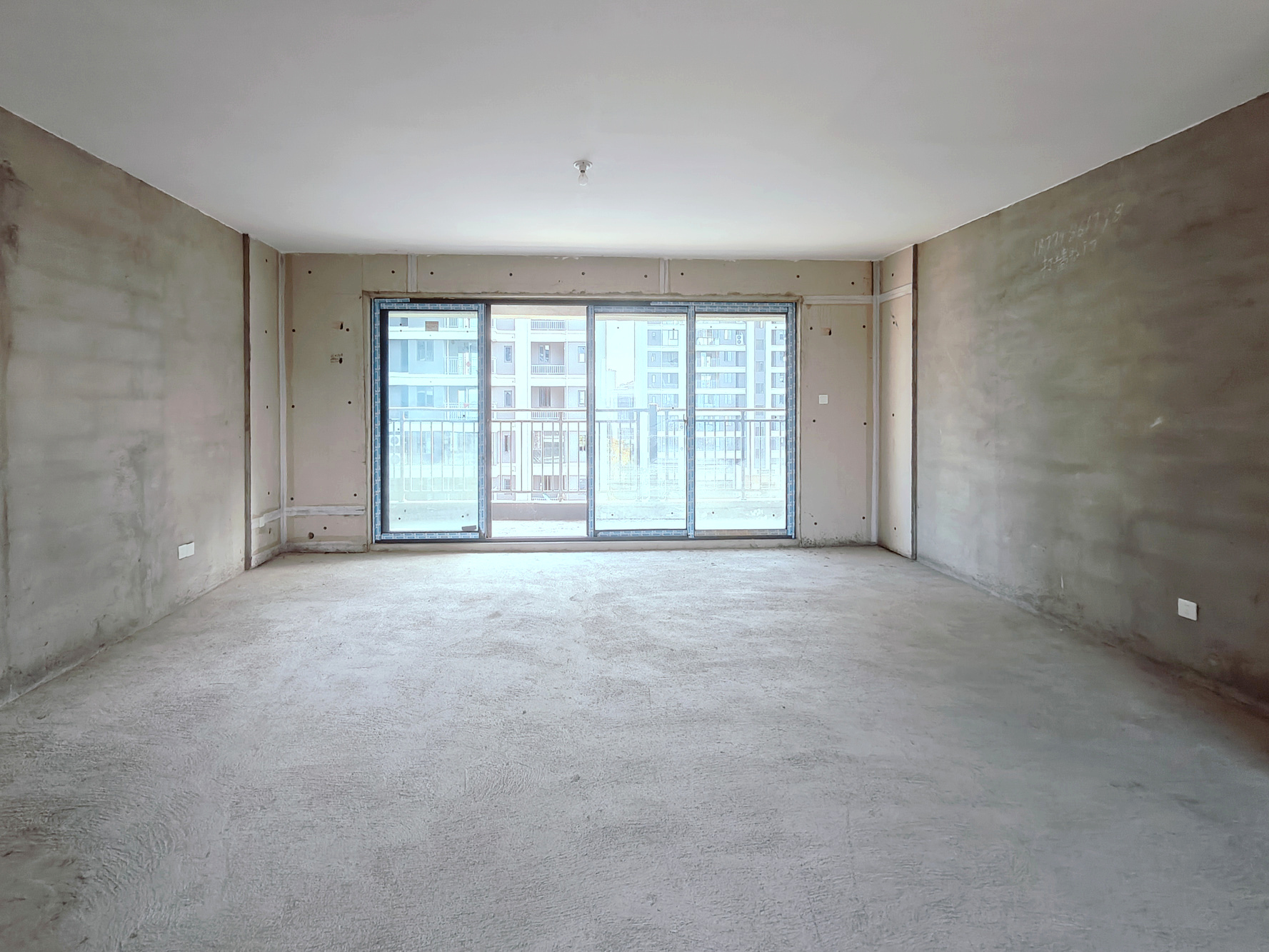 澳海云湘赋  4室2厅2卫    85.0万 澳海云湘赋  4室2厅2卫    85.0万客厅