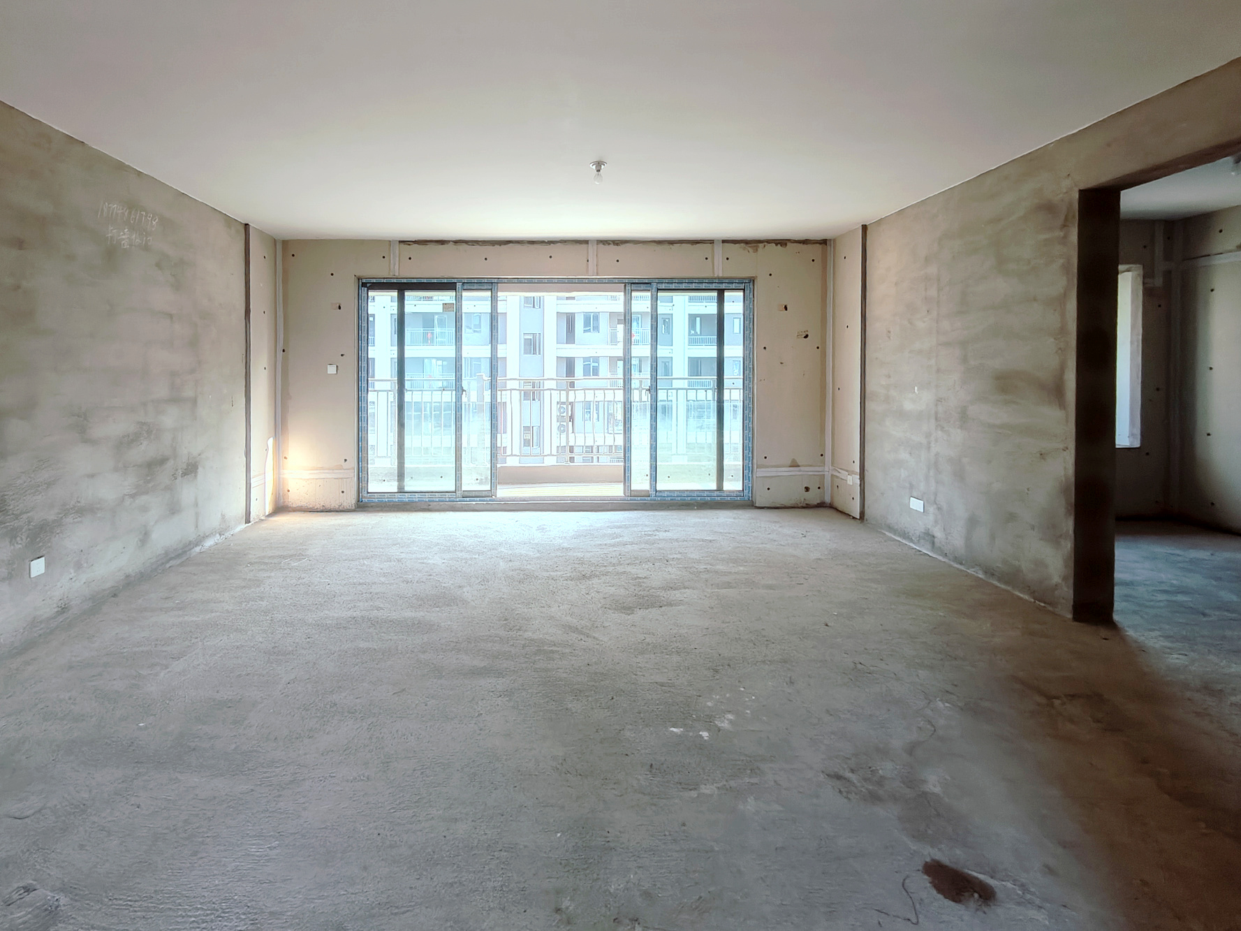 澳海云湘赋  4室2厅2卫    85.0万 澳海云湘赋  4室2厅2卫    85.0万客厅