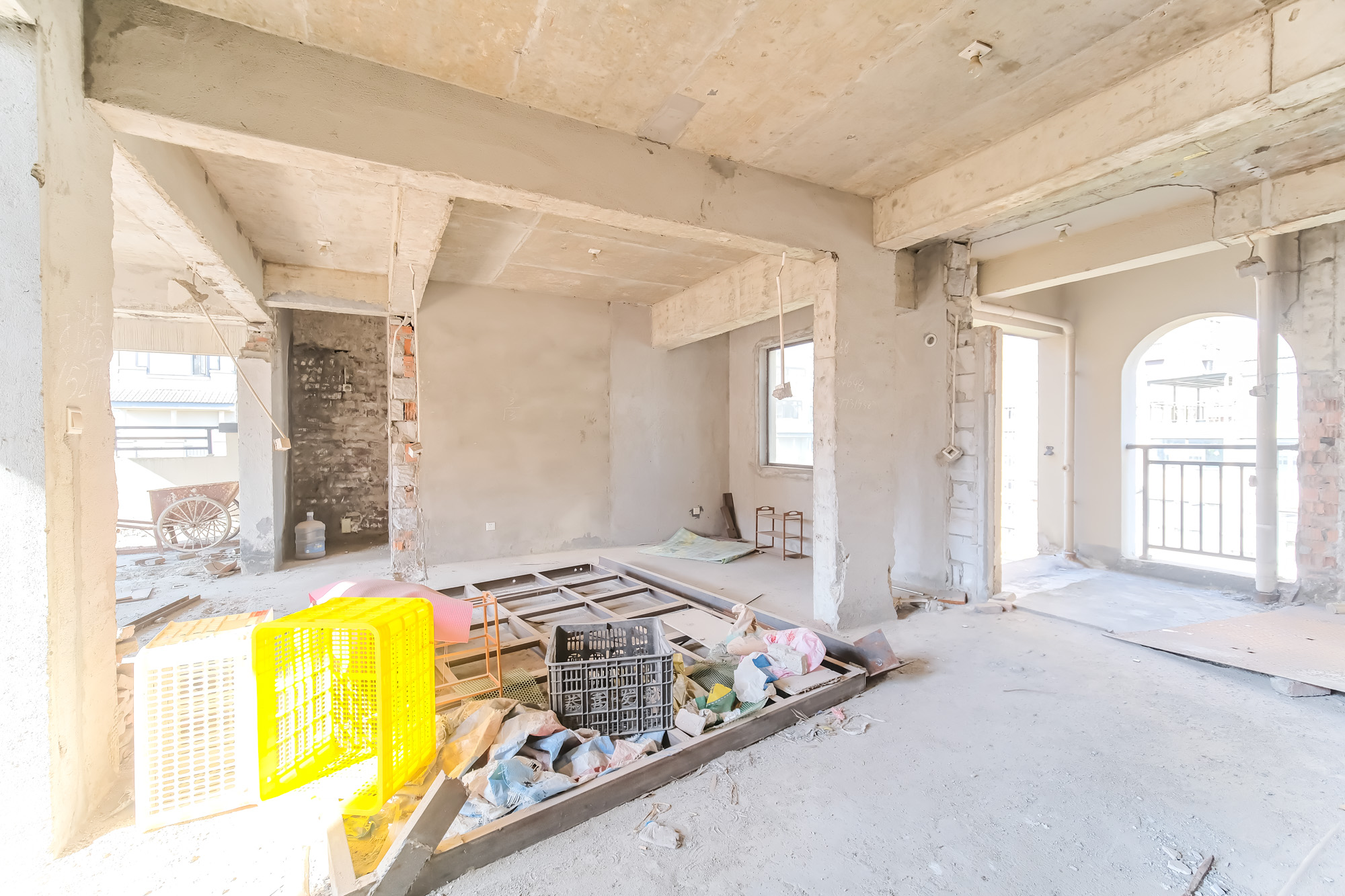 艾美潇湘 5室2厅2卫 121.0万 艾美潇湘 5室2厅2卫 121.0万客厅