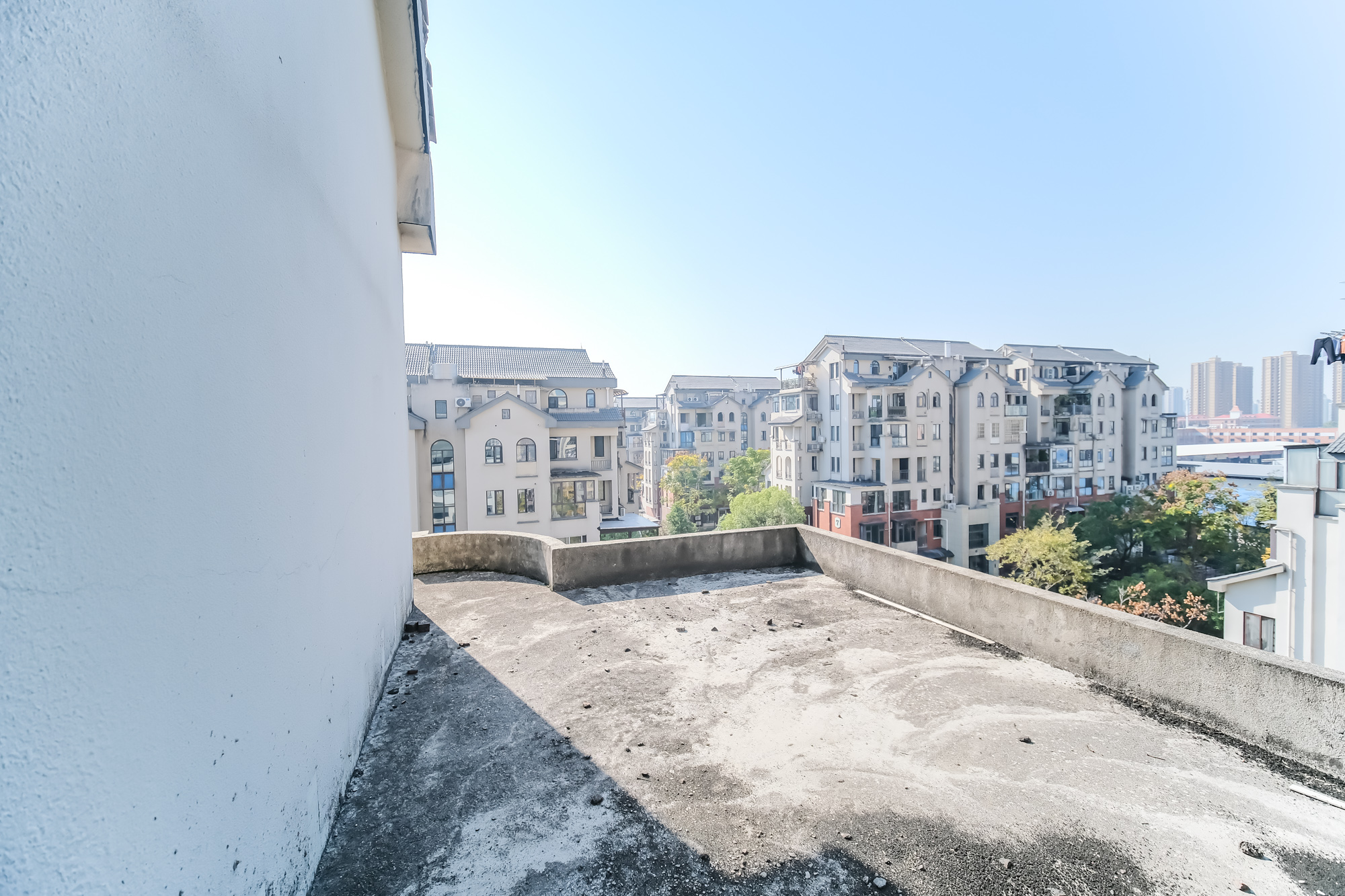 艾美潇湘 5室2厅2卫 121.0万 艾美潇湘 5室2厅2卫 121.0万阳台