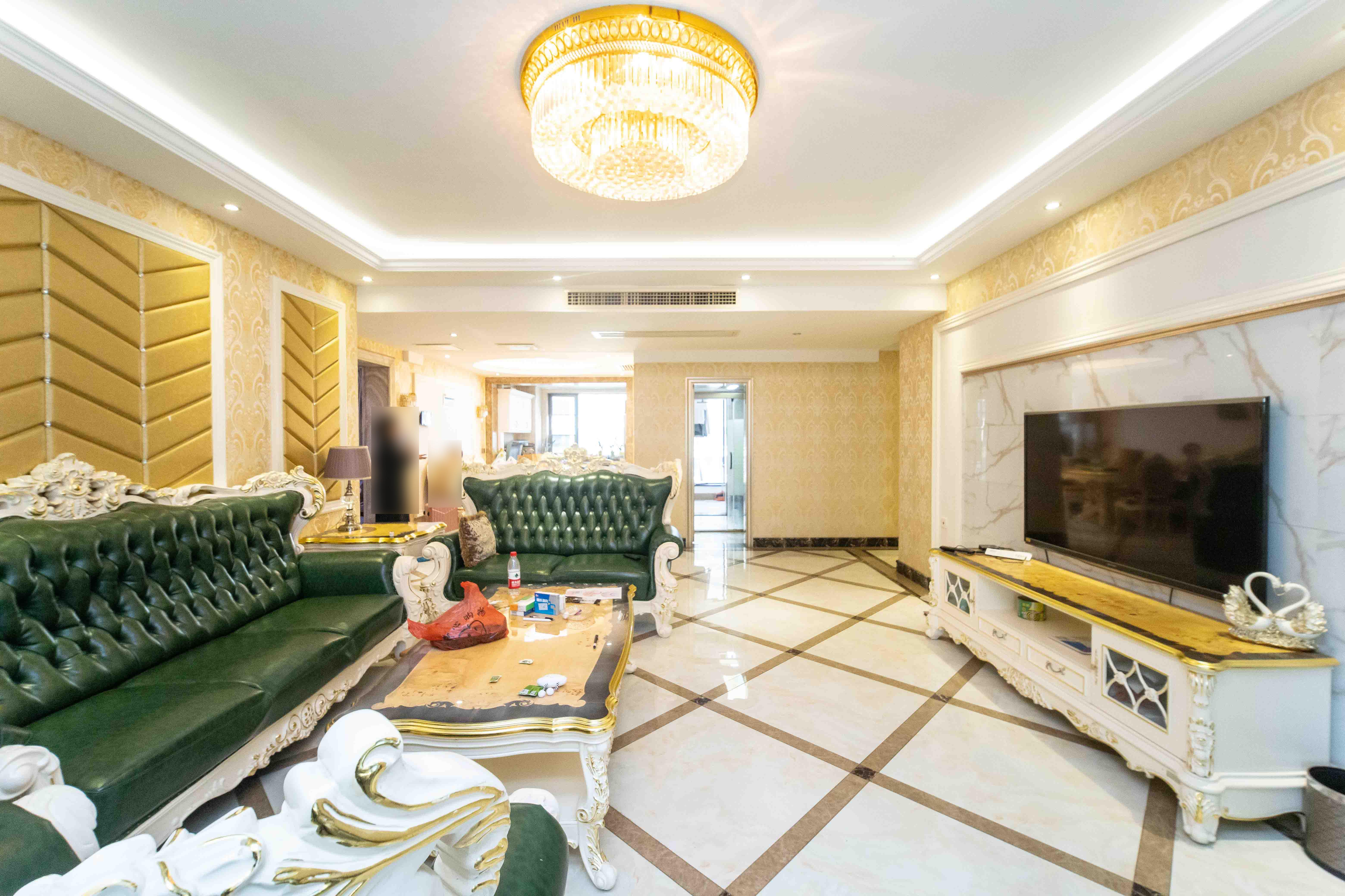 红橡华园(菲莎公馆)  4室2厅2卫    239.0万 红橡华园(菲莎公馆)  4室2厅2卫    239.0万客厅