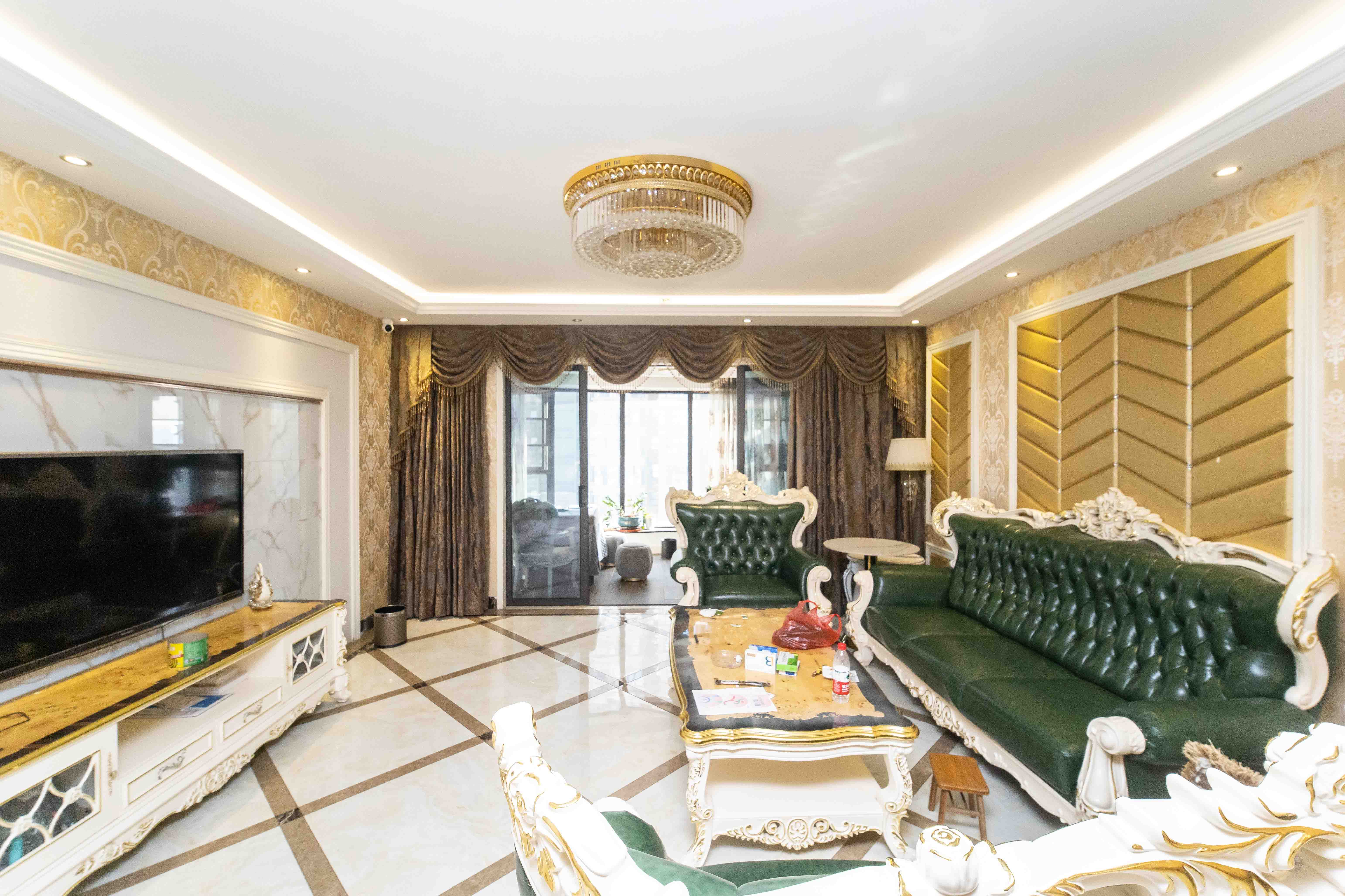 红橡华园(菲莎公馆)  4室2厅2卫    239.0万 红橡华园(菲莎公馆)  4室2厅2卫    239.0万客厅