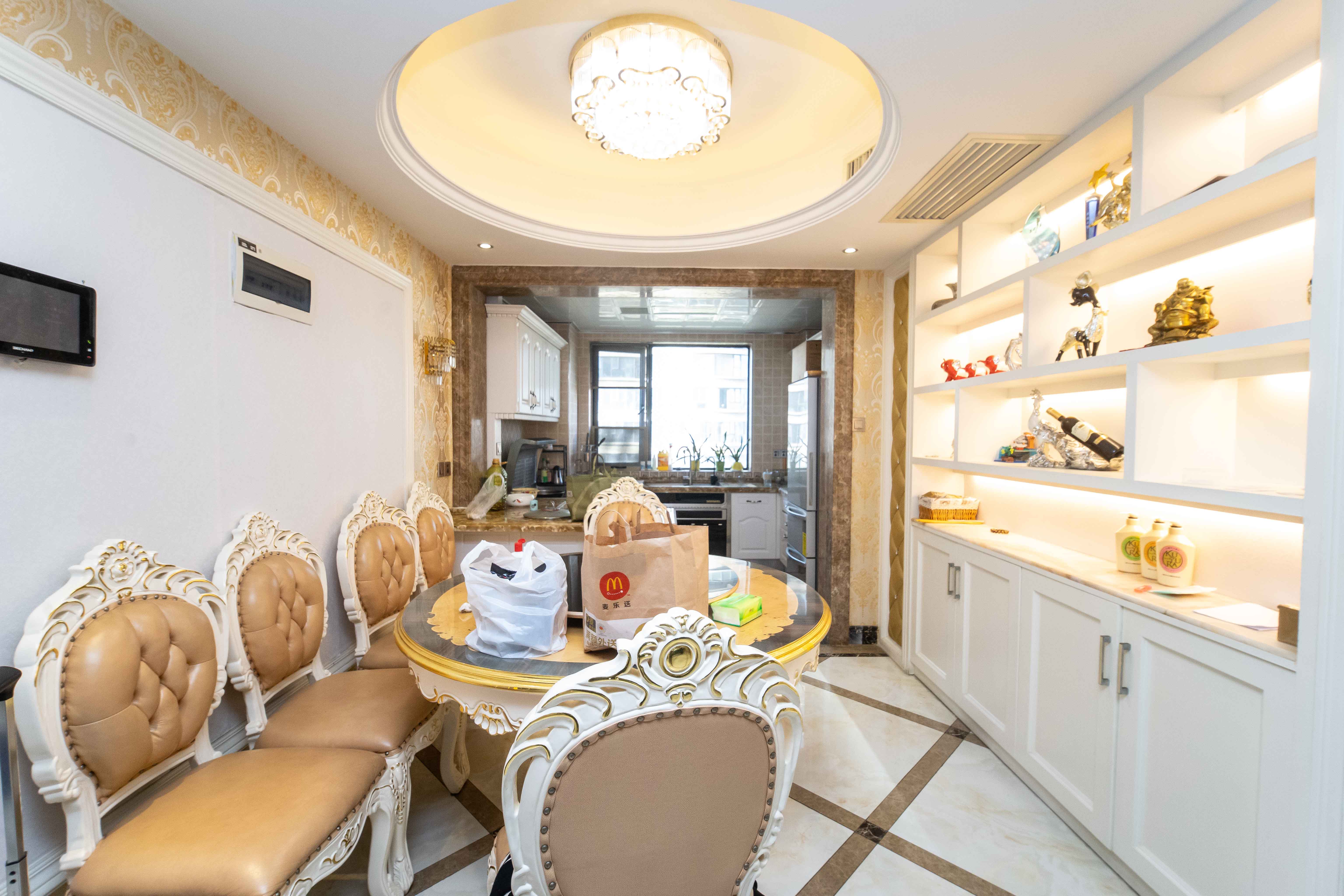 红橡华园(菲莎公馆)  4室2厅2卫    239.0万 红橡华园(菲莎公馆)  4室2厅2卫    239.0万其他