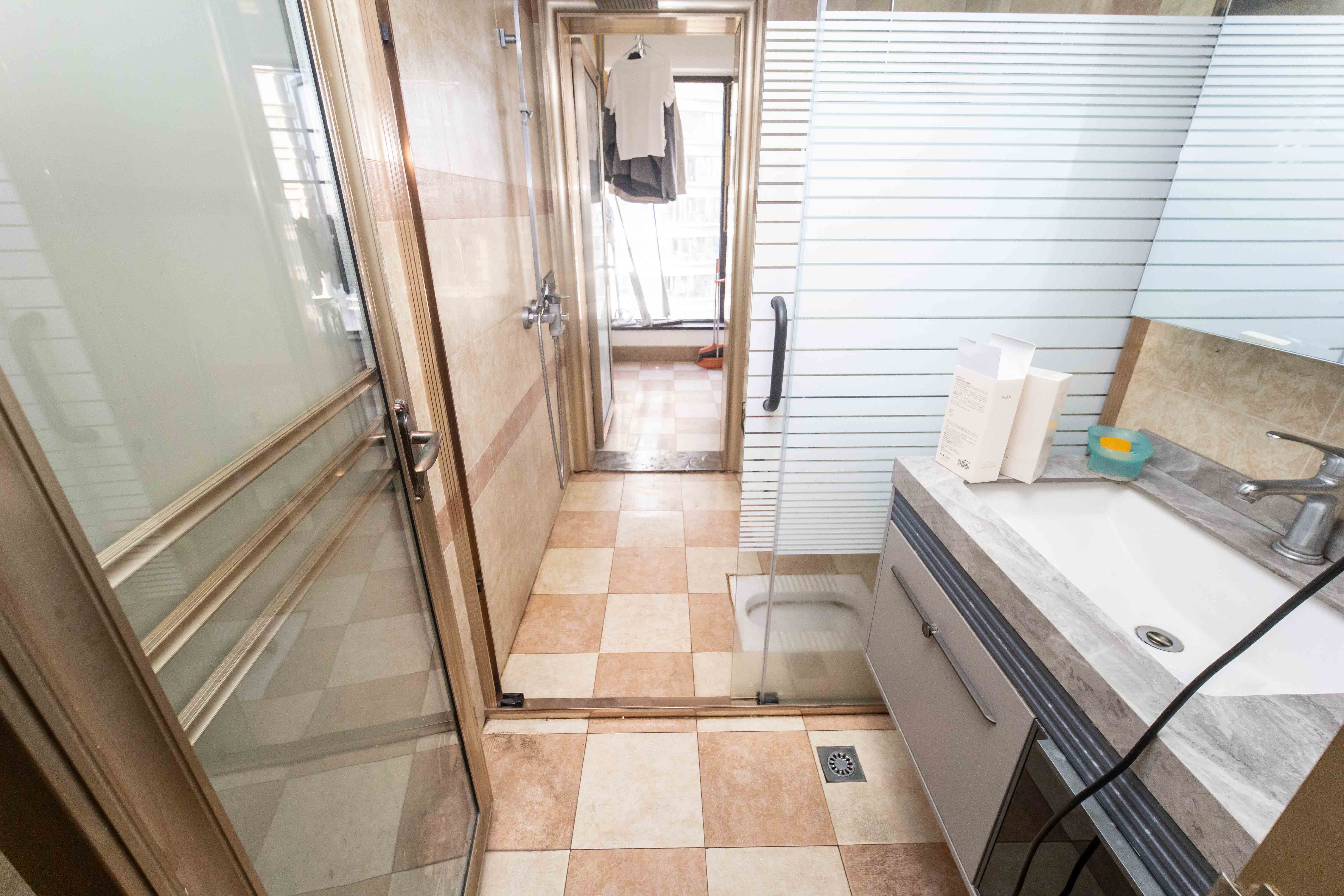 红橡华园(菲莎公馆)  4室2厅2卫    239.0万 红橡华园(菲莎公馆)  4室2厅2卫    239.0万卫生间