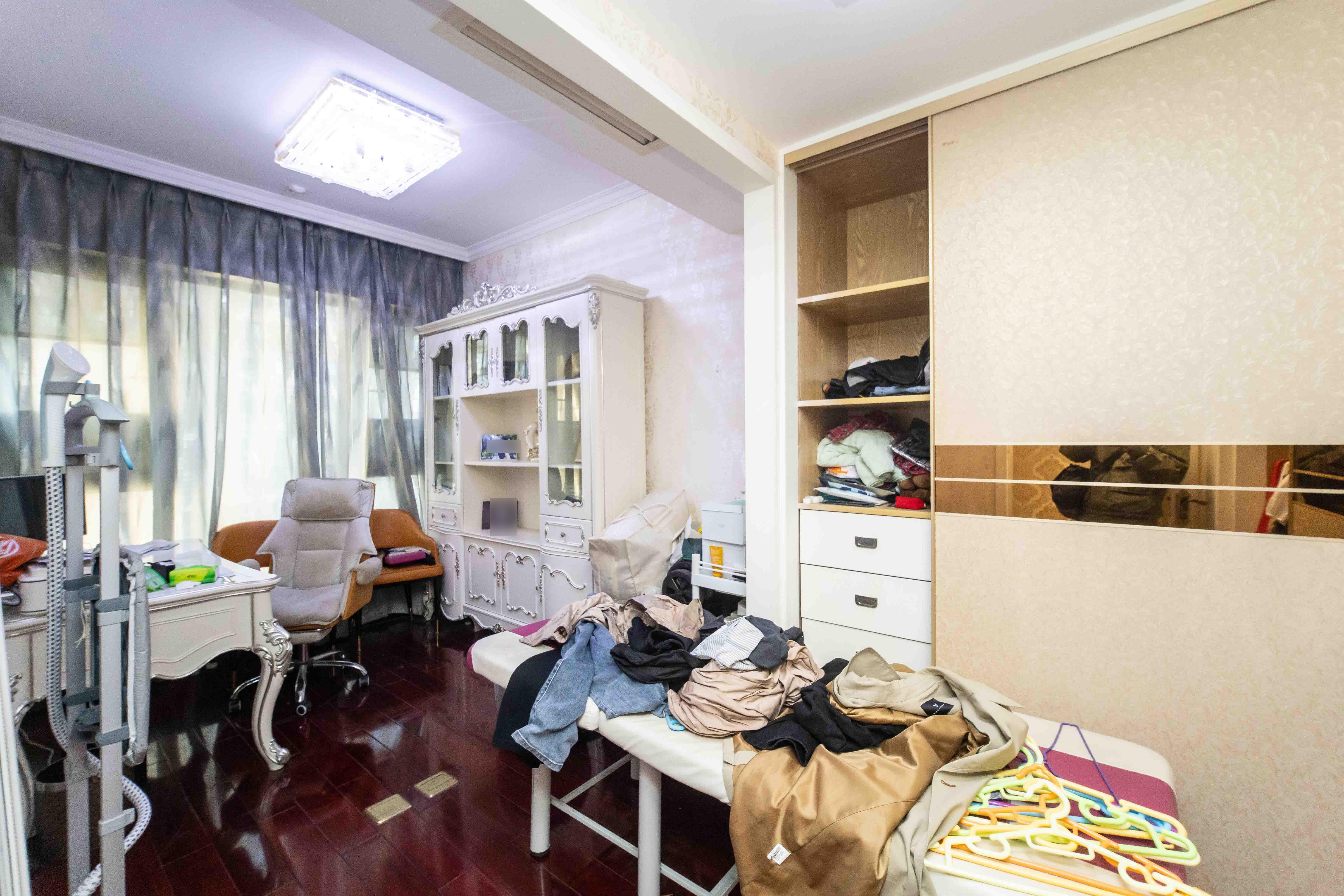 红橡华园(菲莎公馆)  4室2厅2卫    239.0万 红橡华园(菲莎公馆)  4室2厅2卫    239.0万其他