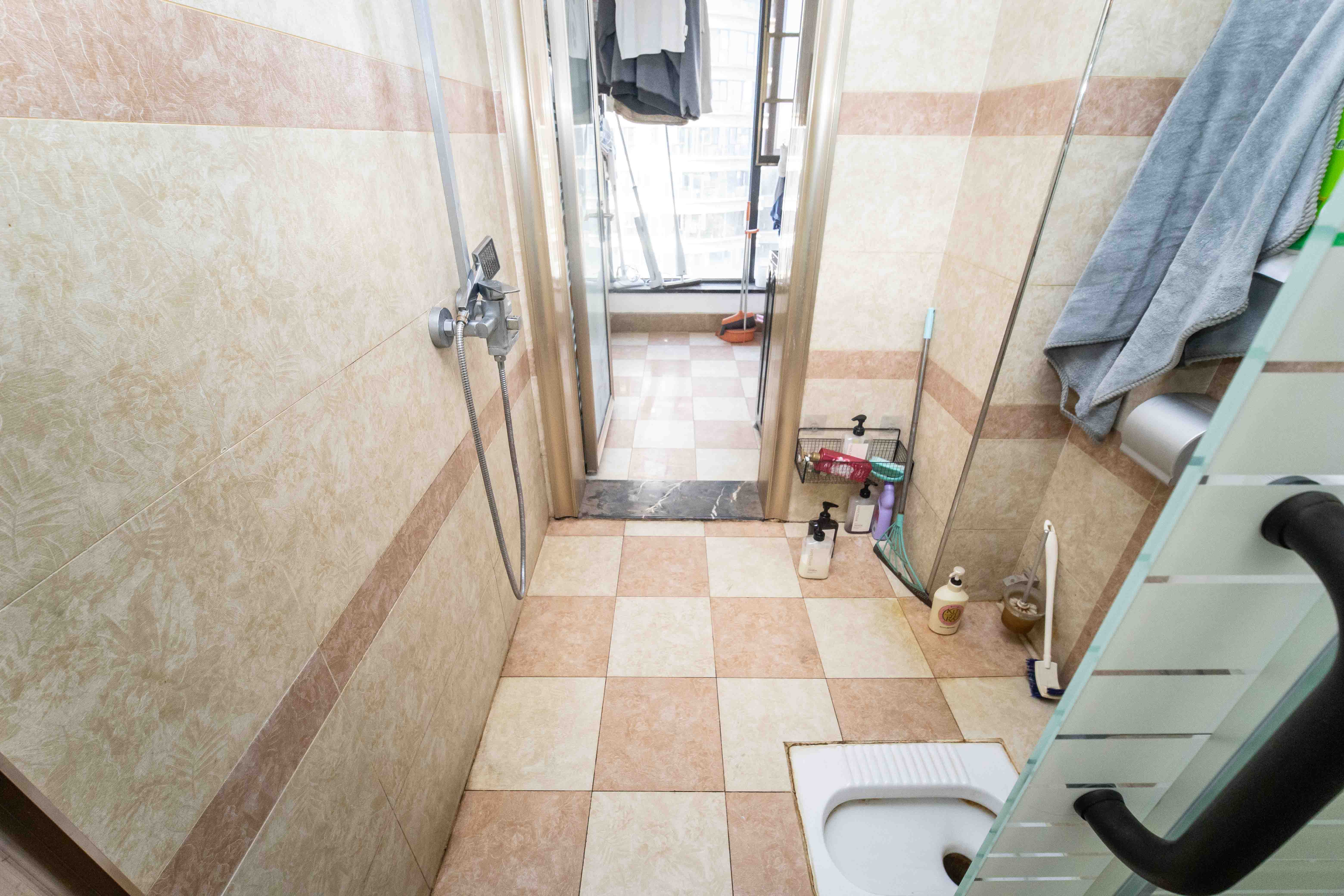 红橡华园(菲莎公馆)  4室2厅2卫    239.0万 红橡华园(菲莎公馆)  4室2厅2卫    239.0万卫生间