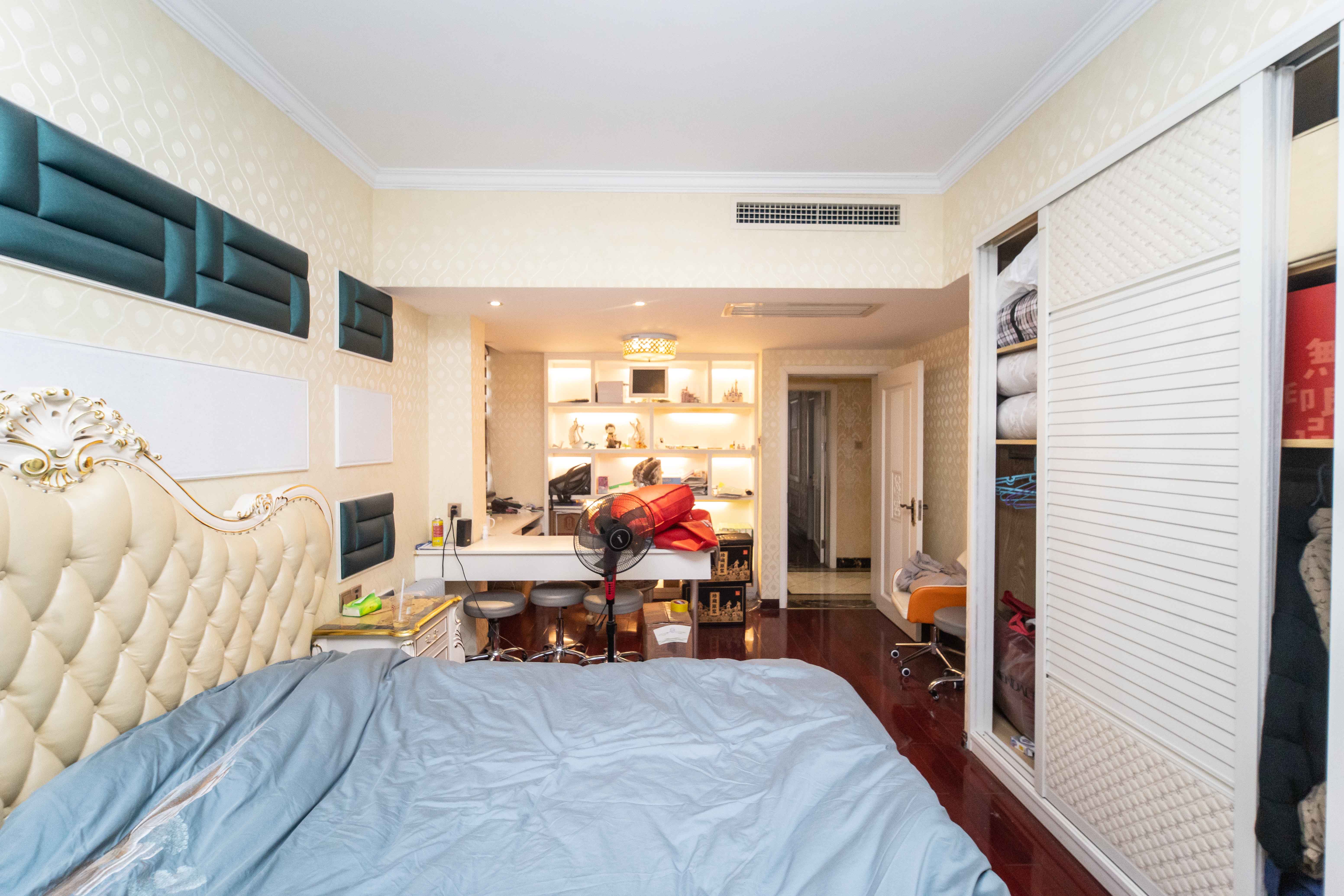 红橡华园(菲莎公馆)  4室2厅2卫    239.0万 红橡华园(菲莎公馆)  4室2厅2卫    239.0万卧室