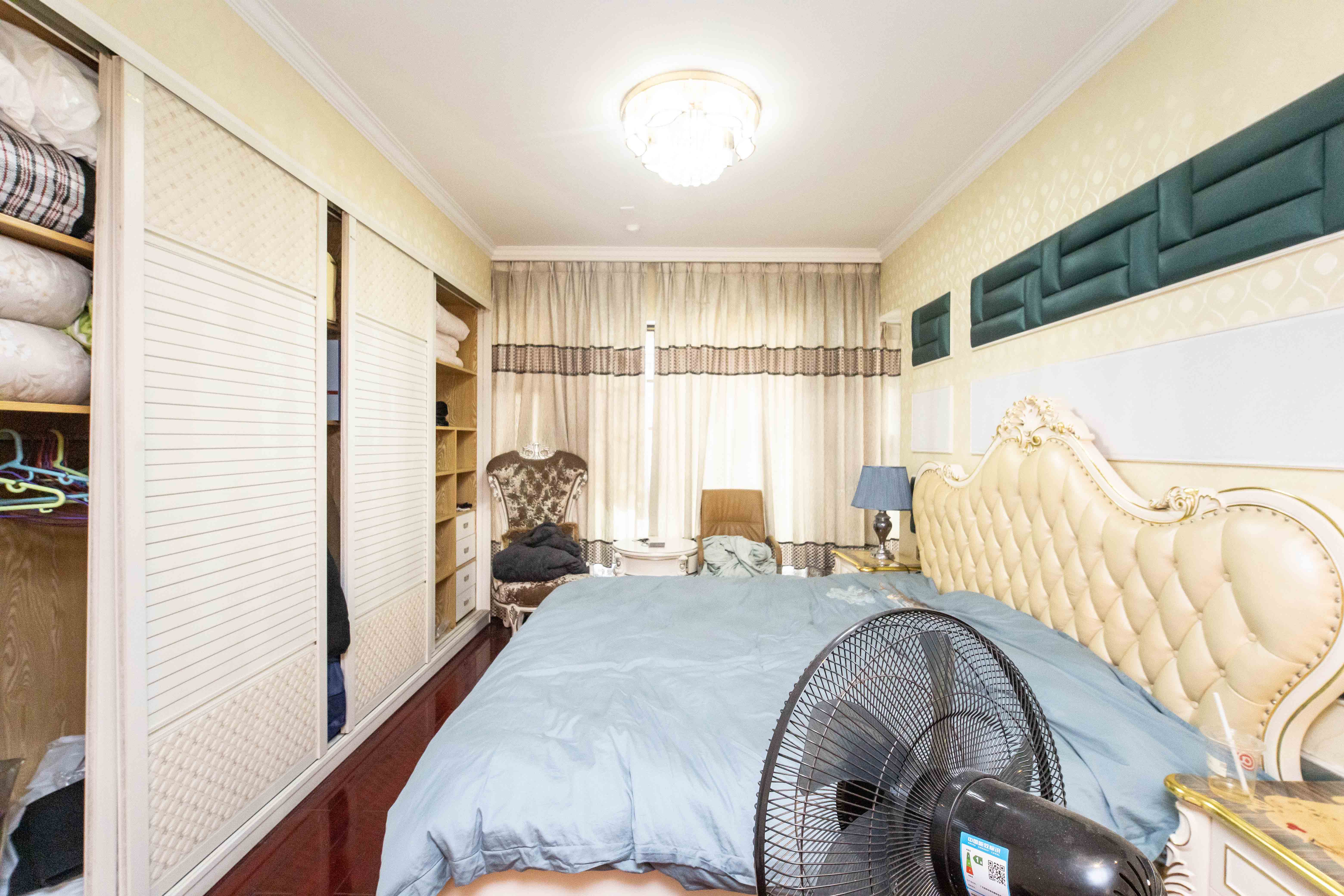 红橡华园(菲莎公馆)  4室2厅2卫    239.0万 红橡华园(菲莎公馆)  4室2厅2卫    239.0万卧室