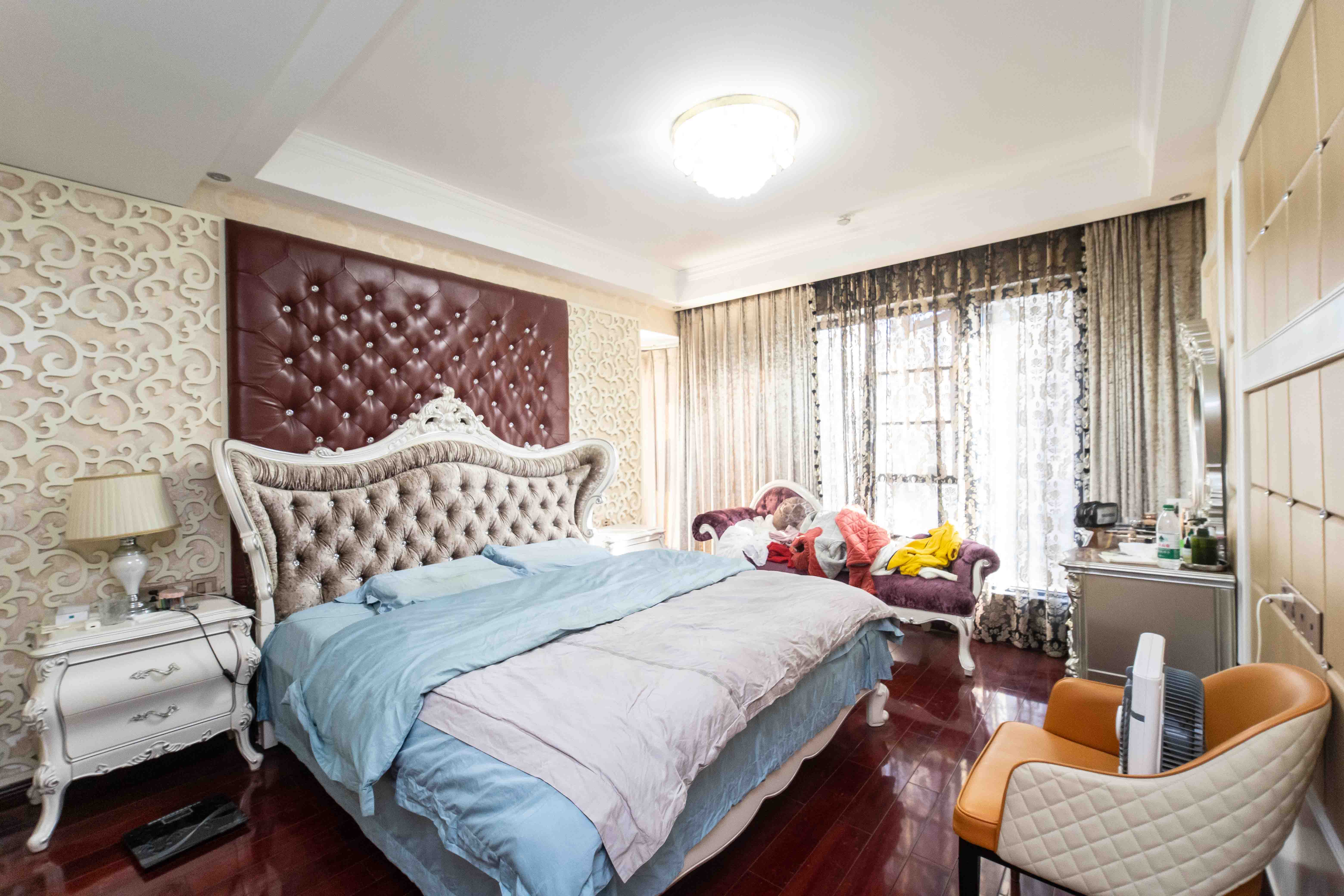 红橡华园(菲莎公馆)  4室2厅2卫    239.0万 红橡华园(菲莎公馆)  4室2厅2卫    239.0万卧室