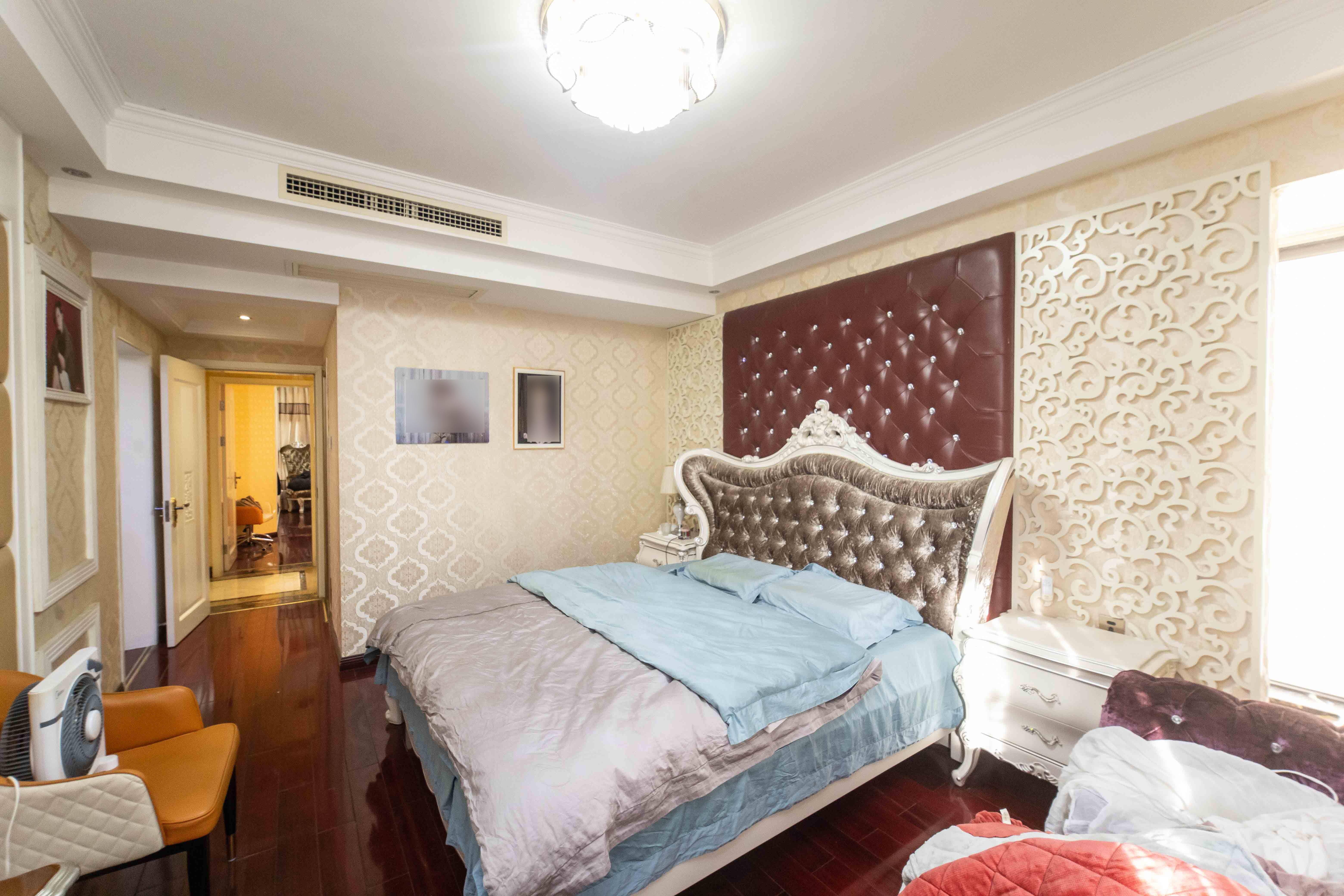 红橡华园(菲莎公馆)  4室2厅2卫    239.0万 红橡华园(菲莎公馆)  4室2厅2卫    239.0万卧室