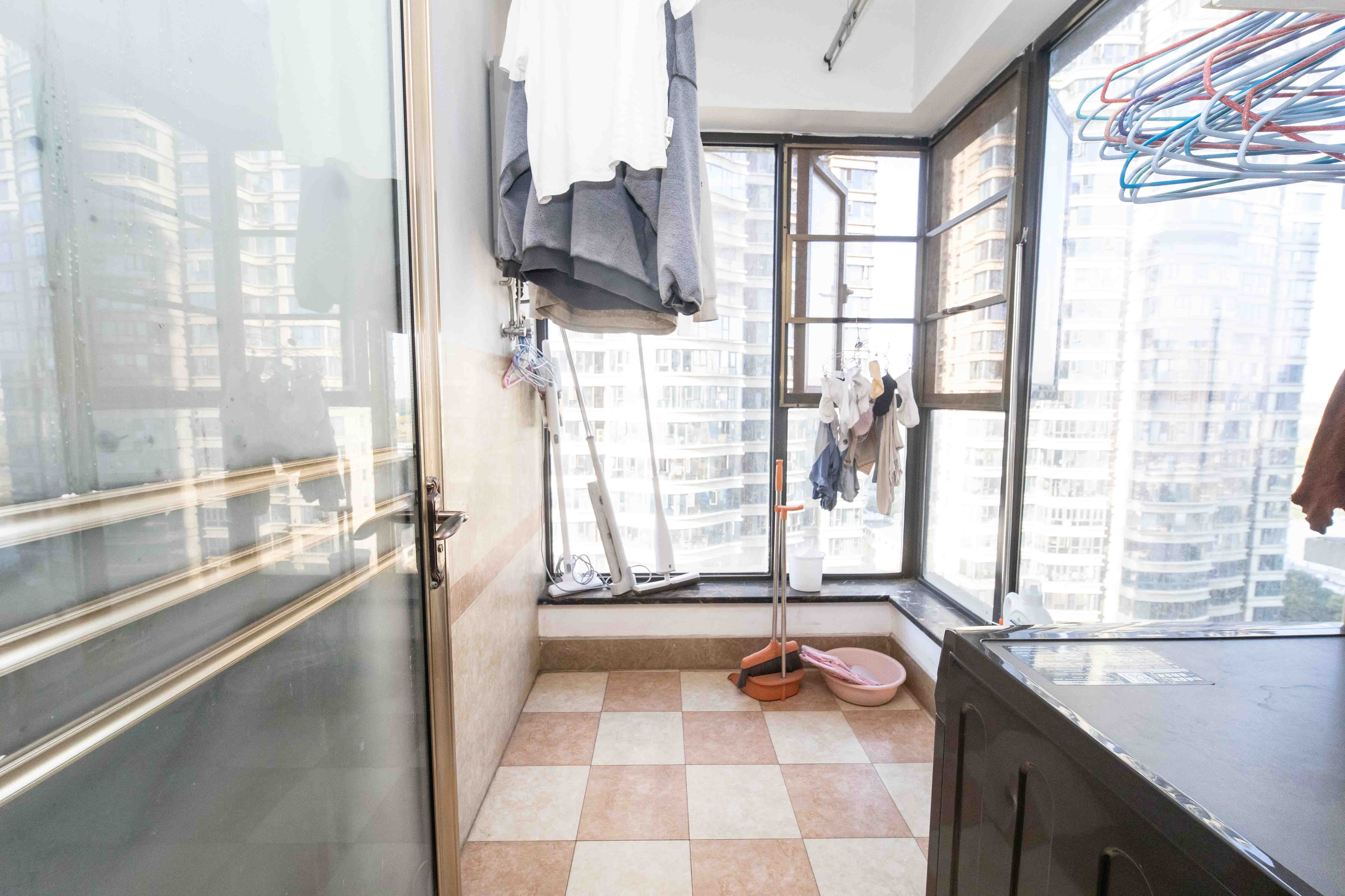 红橡华园(菲莎公馆)  4室2厅2卫    239.0万 红橡华园(菲莎公馆)  4室2厅2卫    239.0万阳台