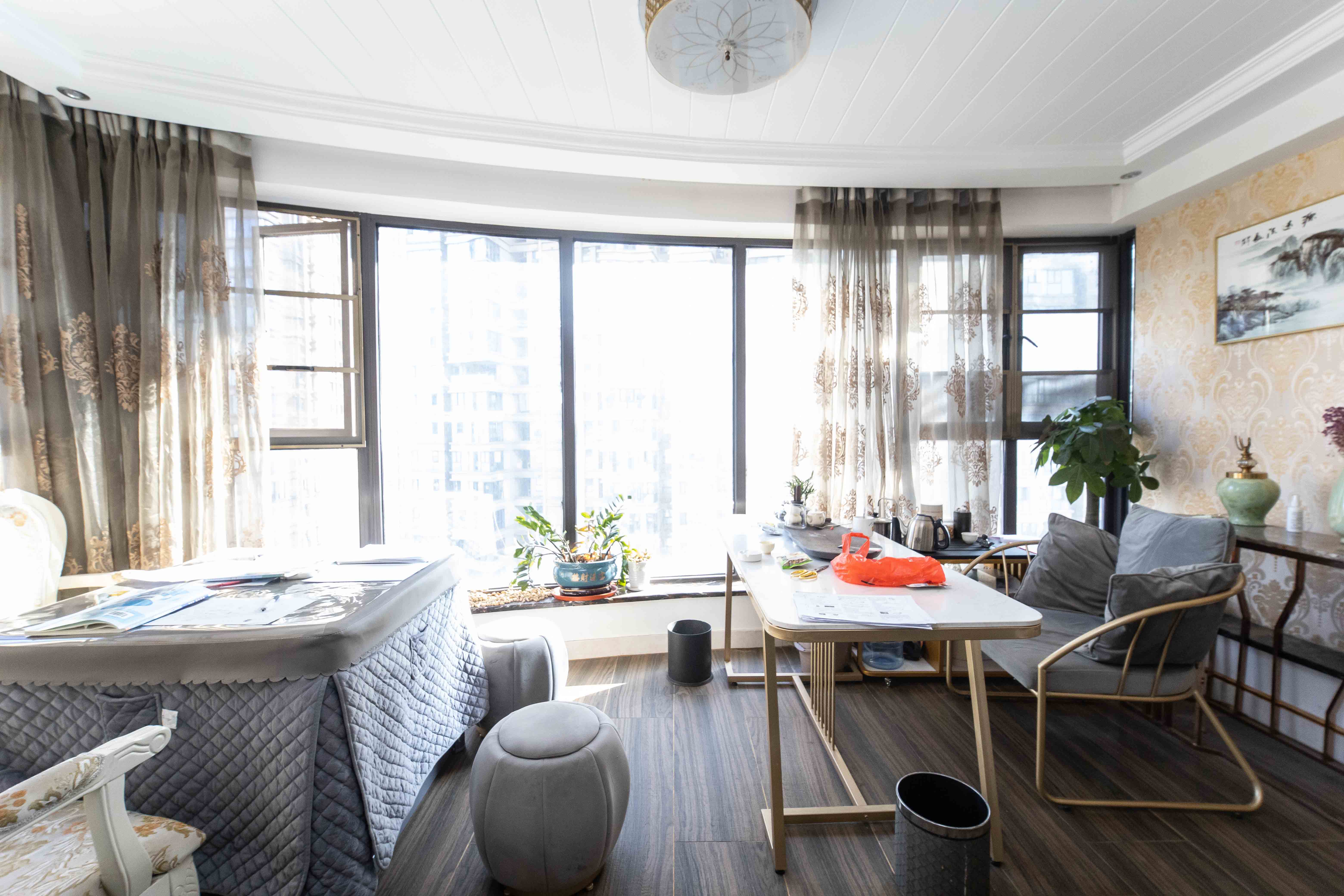 红橡华园(菲莎公馆)  4室2厅2卫    239.0万 红橡华园(菲莎公馆)  4室2厅2卫    239.0万阳台