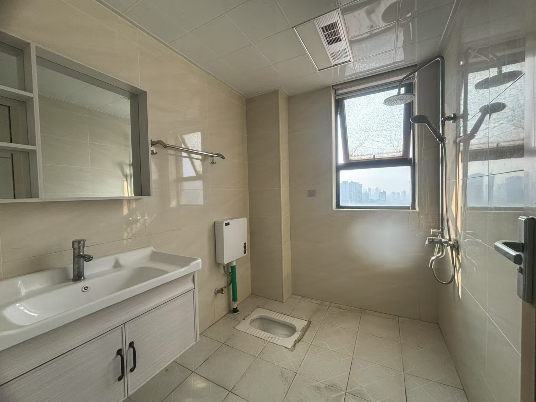 正荣财富中心  3室2厅2卫    1900.0元/月 正荣财富中心  3室2厅2卫    1900.0元/月室内图