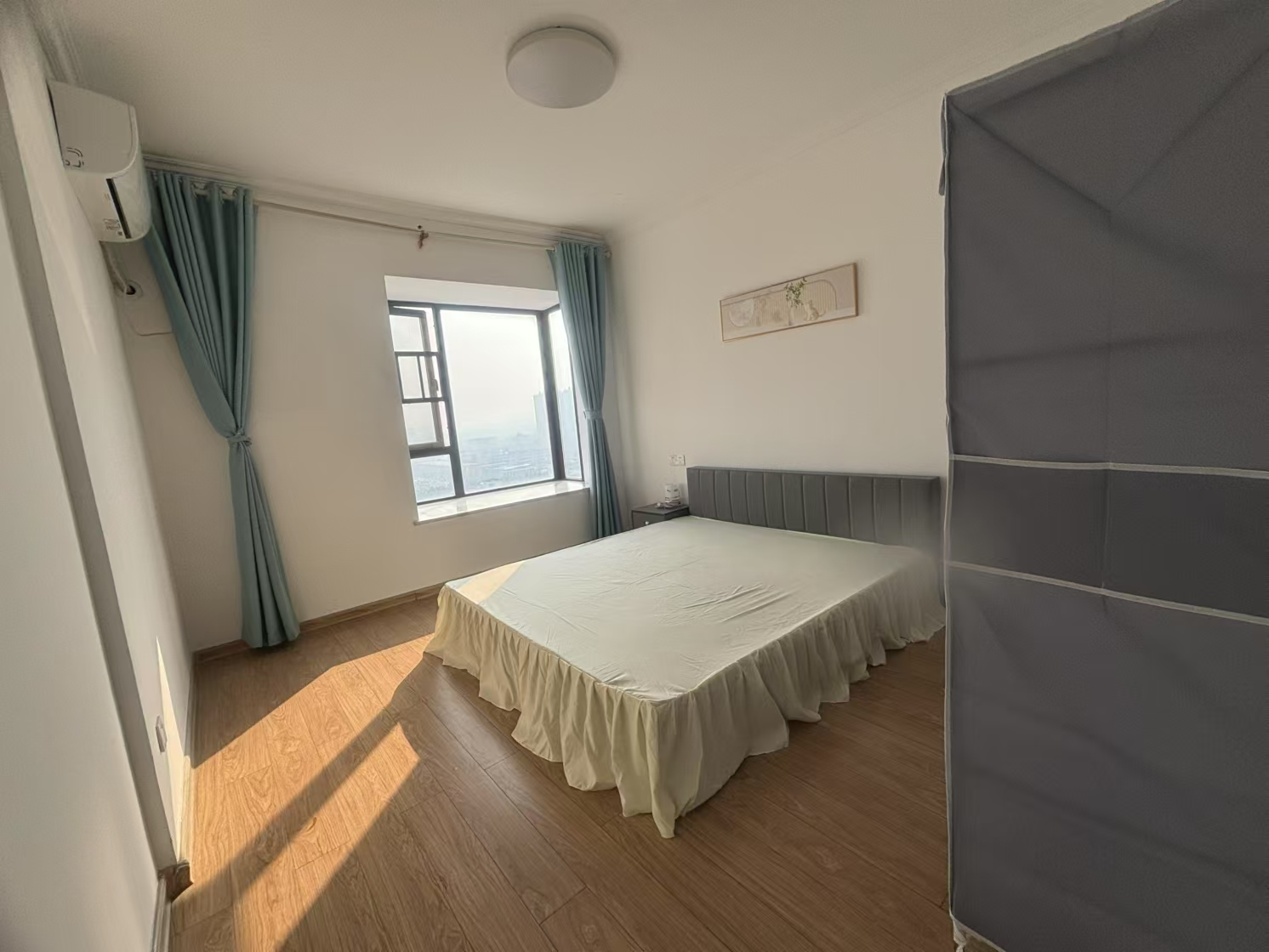 正荣财富中心  3室2厅2卫    1900.0元/月 正荣财富中心  3室2厅2卫    1900.0元/月室内图