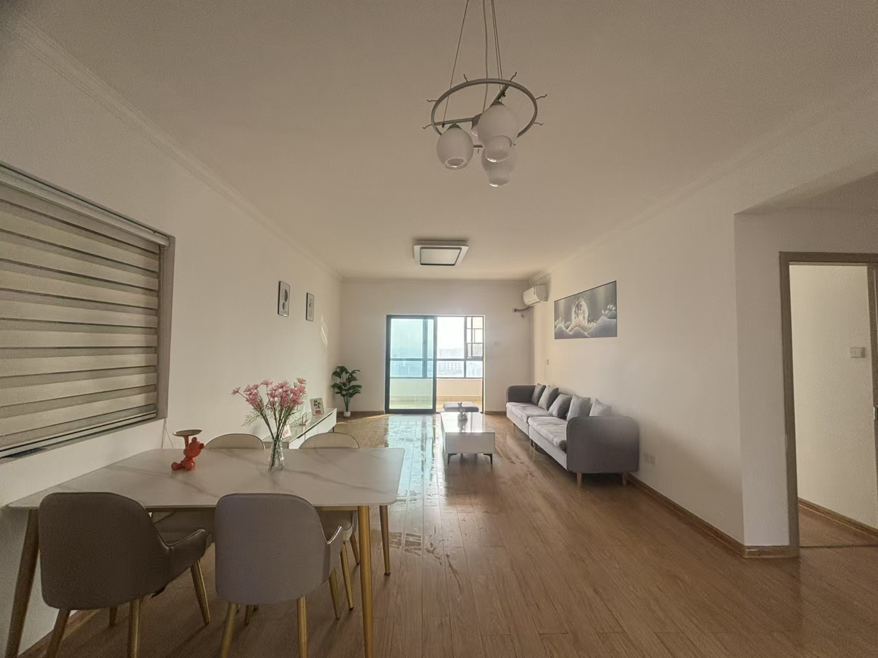 正荣财富中心  3室2厅2卫    1900.0元/月 正荣财富中心  3室2厅2卫    1900.0元/月室内图