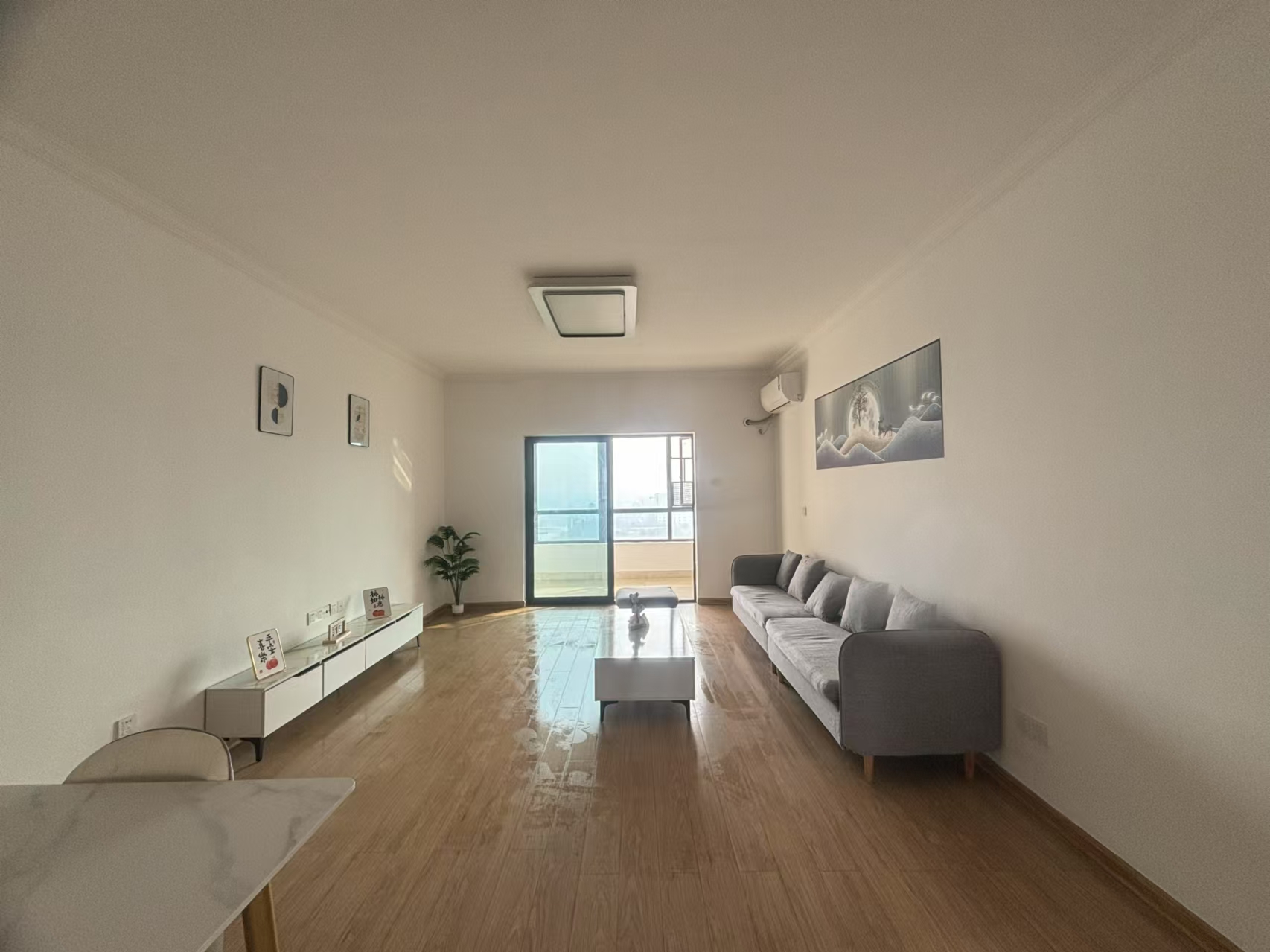 正荣财富中心  3室2厅2卫    1900.0元/月 正荣财富中心  3室2厅2卫    1900.0元/月室内图1