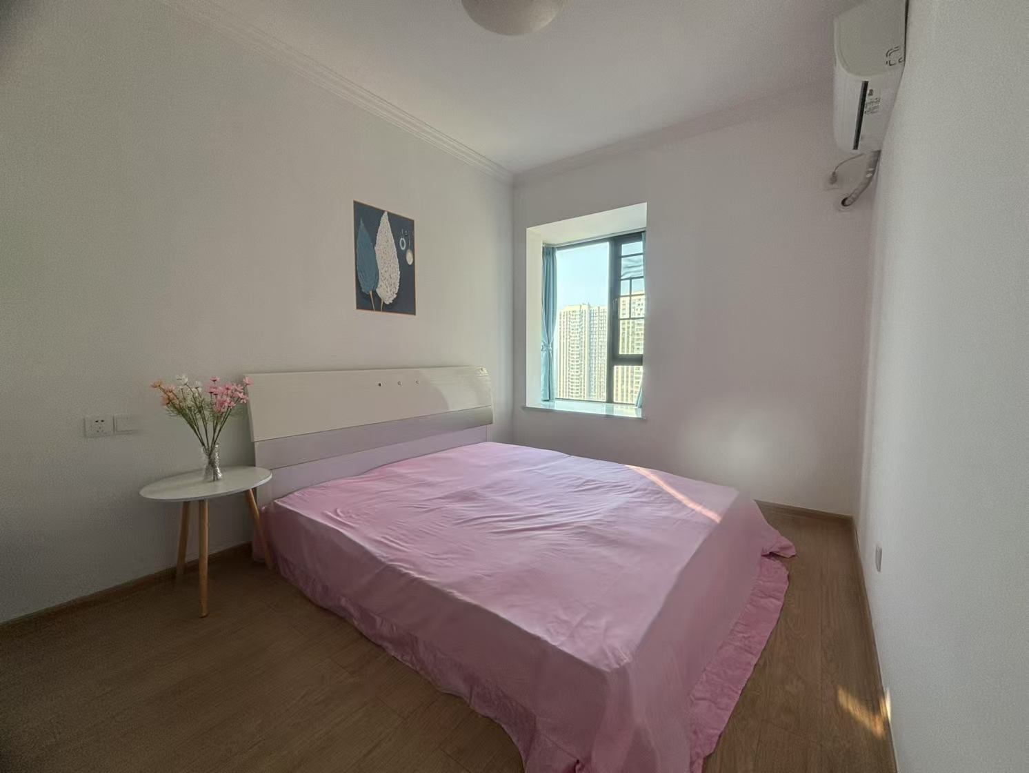 正荣财富中心  3室2厅2卫    1900.0元/月 正荣财富中心  3室2厅2卫    1900.0元/月室内图