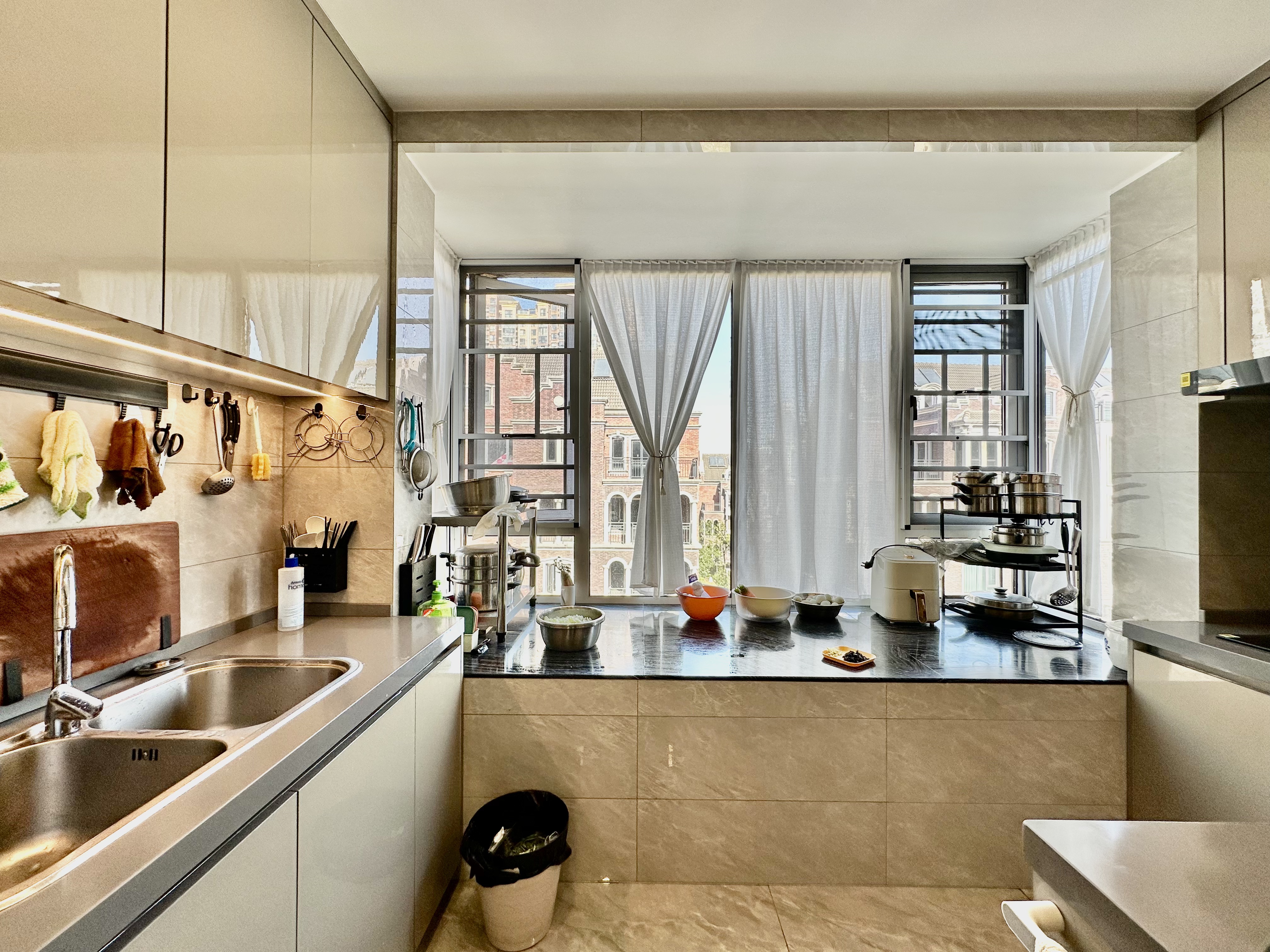 谷山逸墅  5室2厅3卫    538.0万 谷山逸墅  5室2厅3卫    538.0万厨房