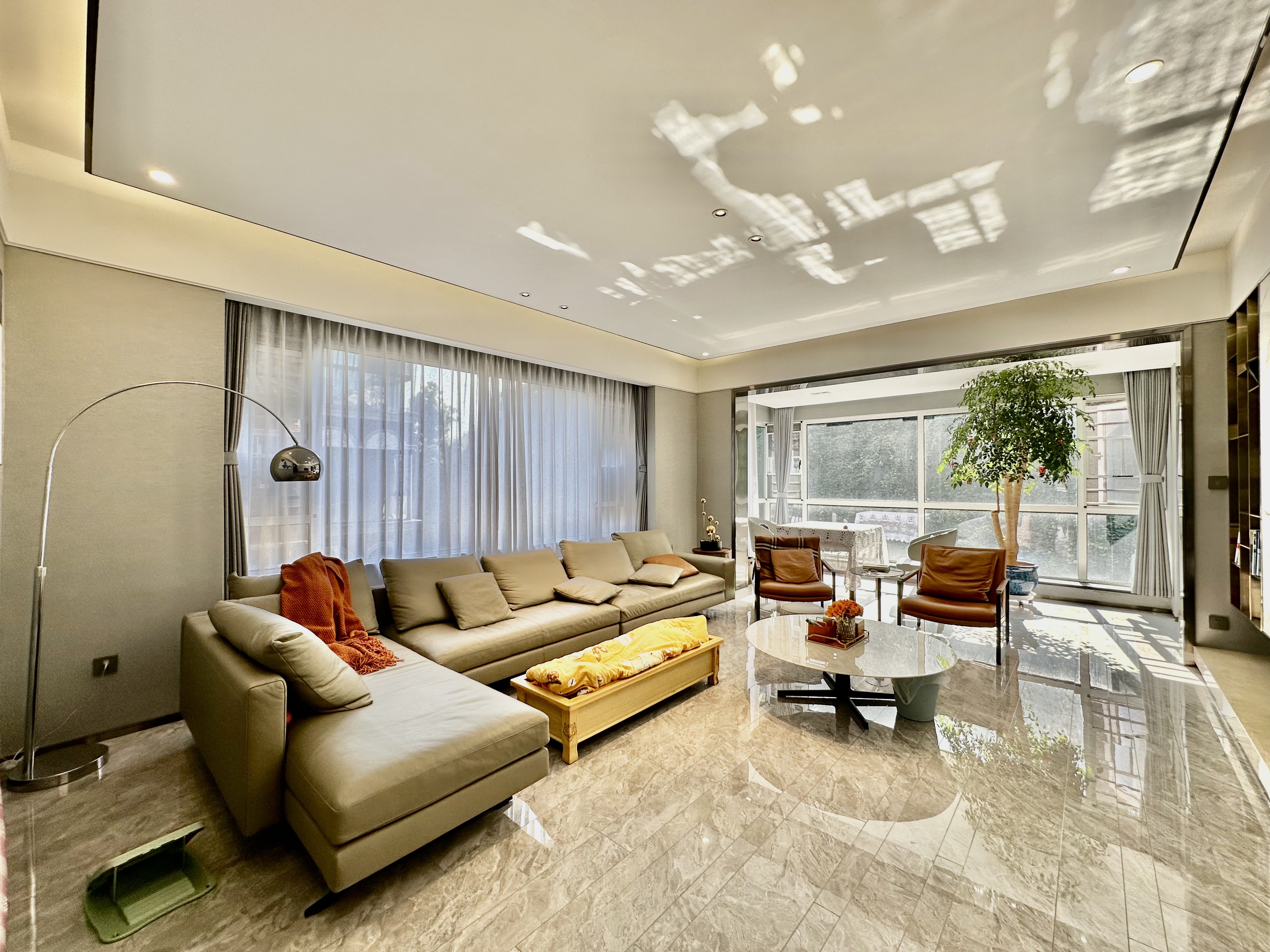 谷山逸墅  5室2厅3卫    538.0万 谷山逸墅  5室2厅3卫    538.0万客厅