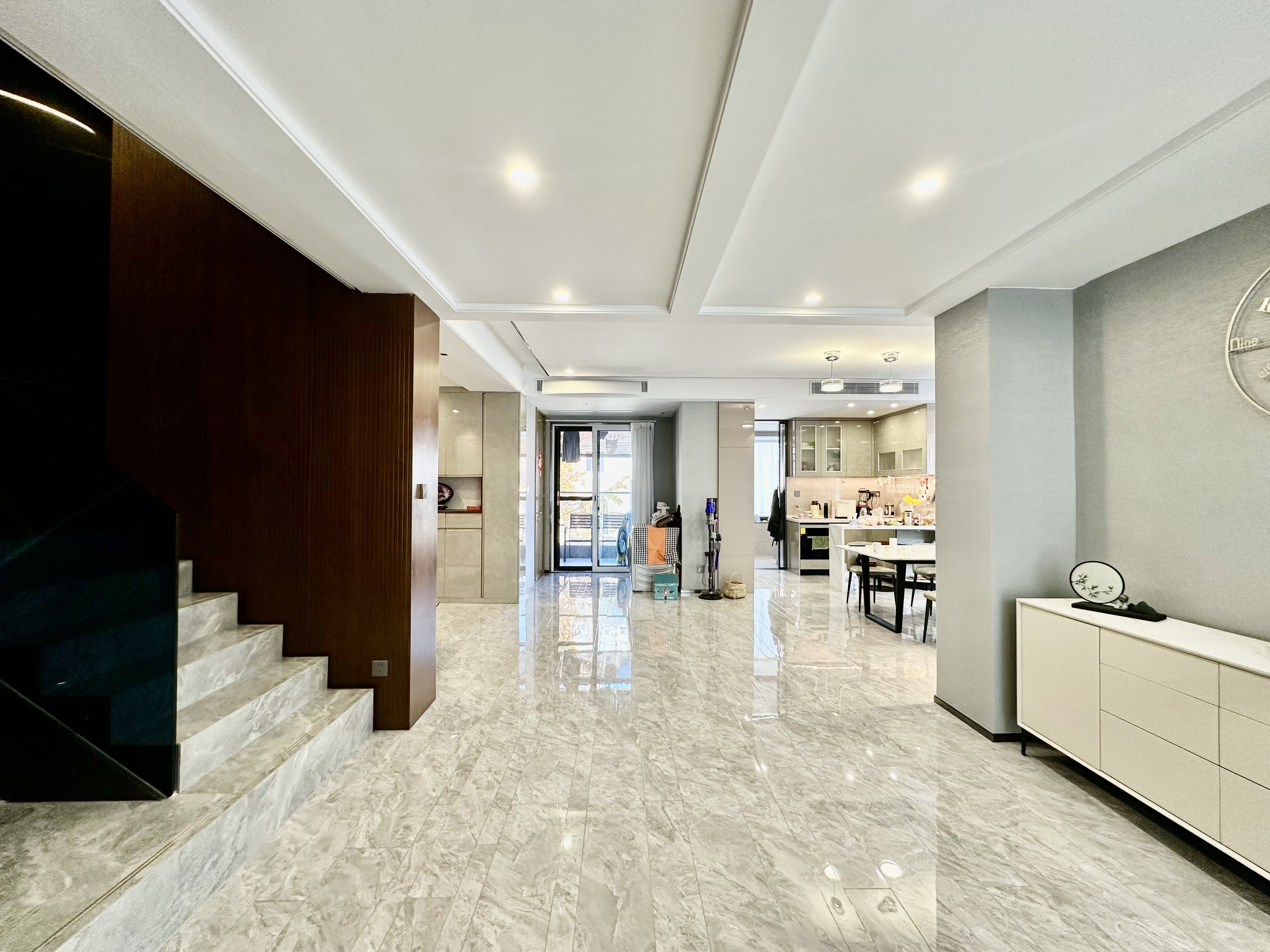 谷山逸墅  5室2厅3卫    538.0万 谷山逸墅  5室2厅3卫    538.0万客厅