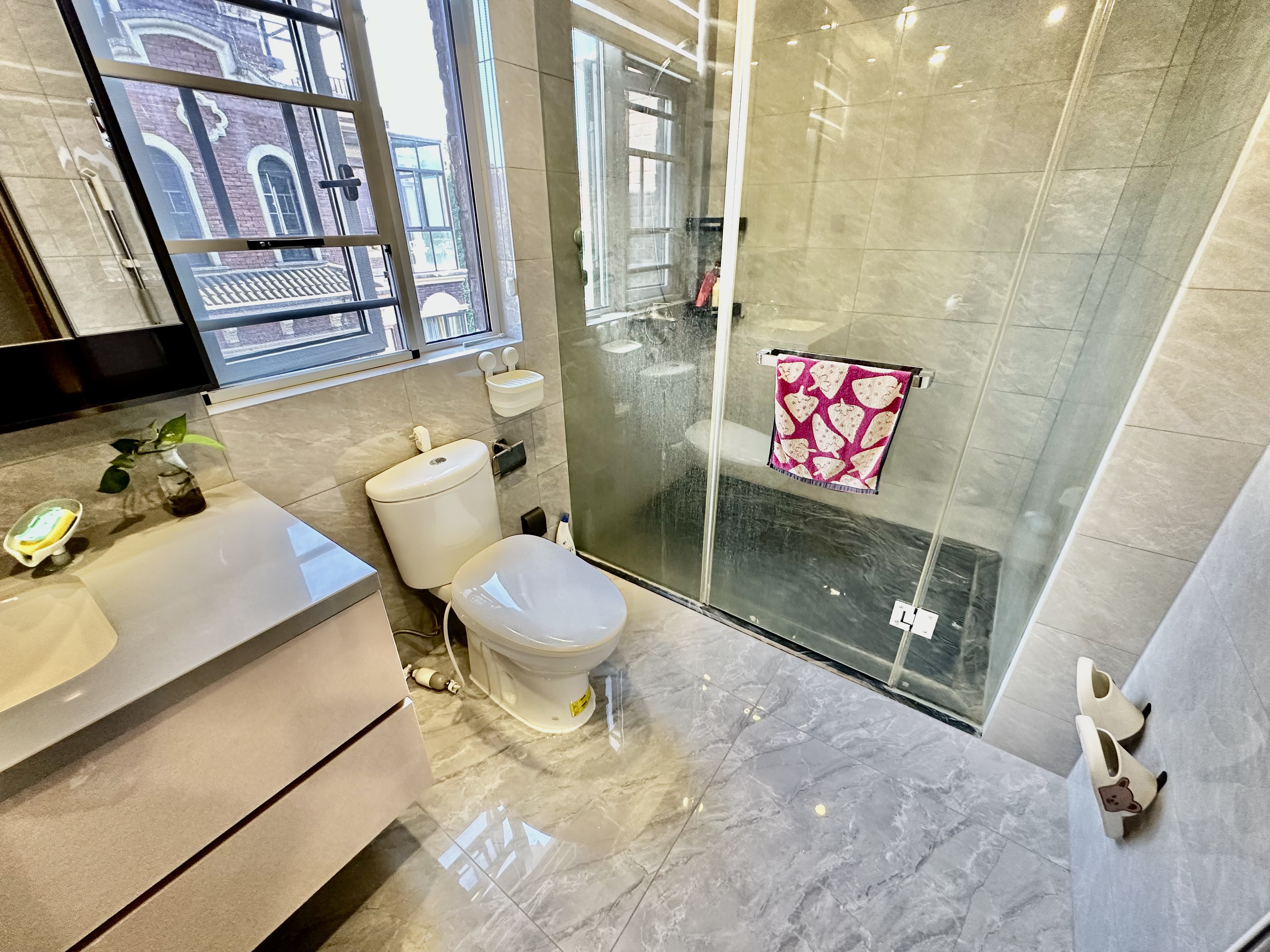 谷山逸墅  5室2厅3卫    538.0万 谷山逸墅  5室2厅3卫    538.0万卫生间