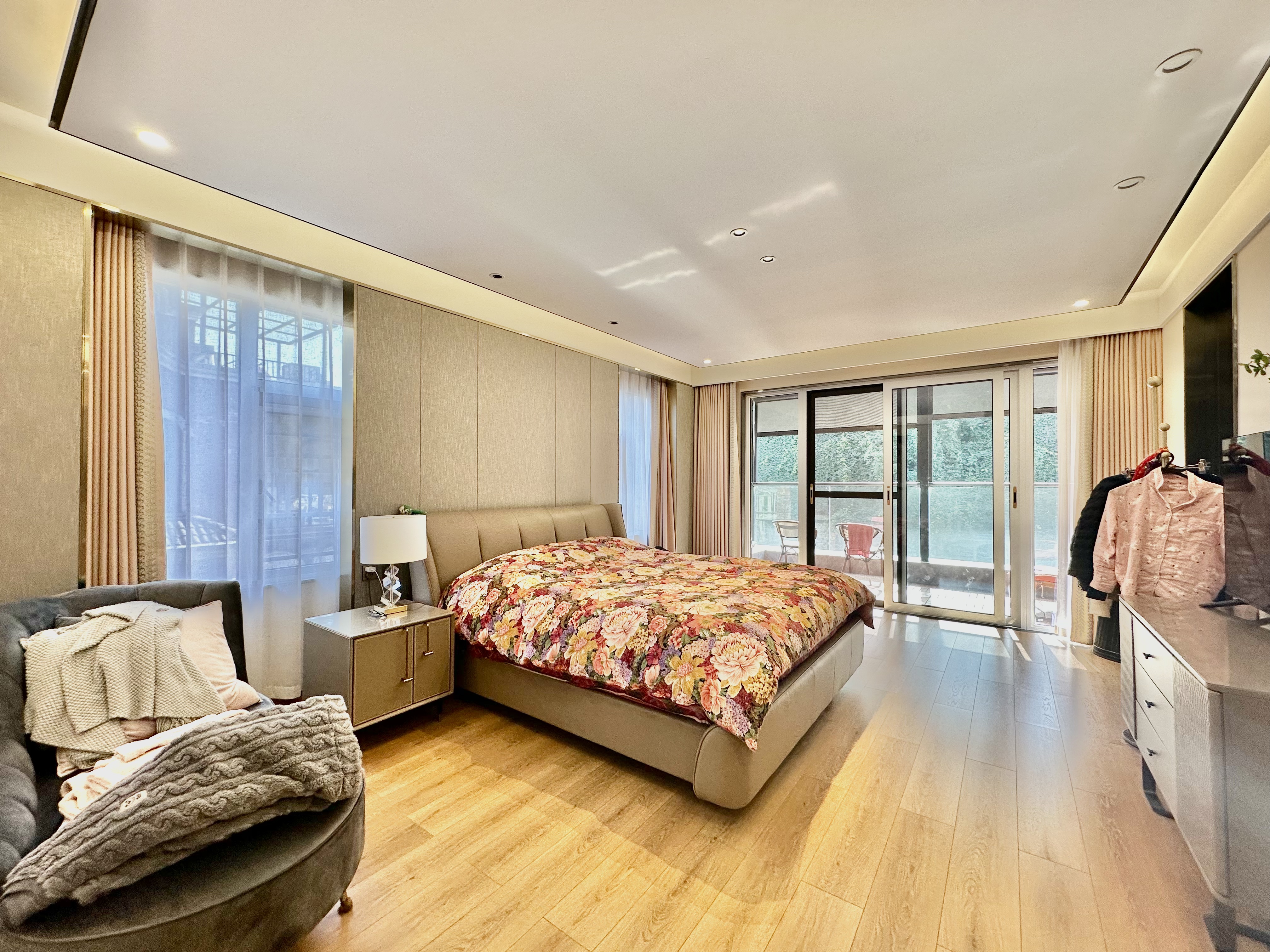 谷山逸墅  5室2厅3卫    538.0万 谷山逸墅  5室2厅3卫    538.0万卧室