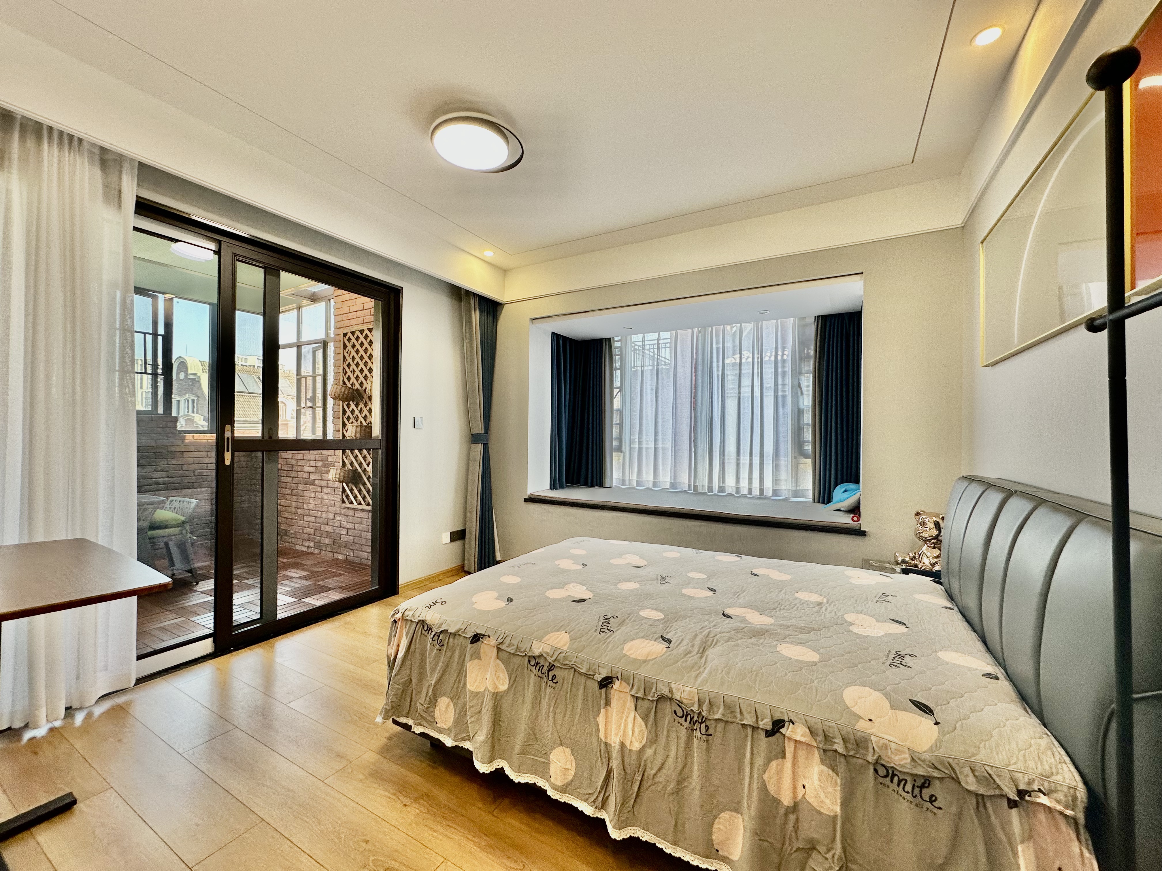 谷山逸墅  5室2厅3卫    538.0万 谷山逸墅  5室2厅3卫    538.0万卧室