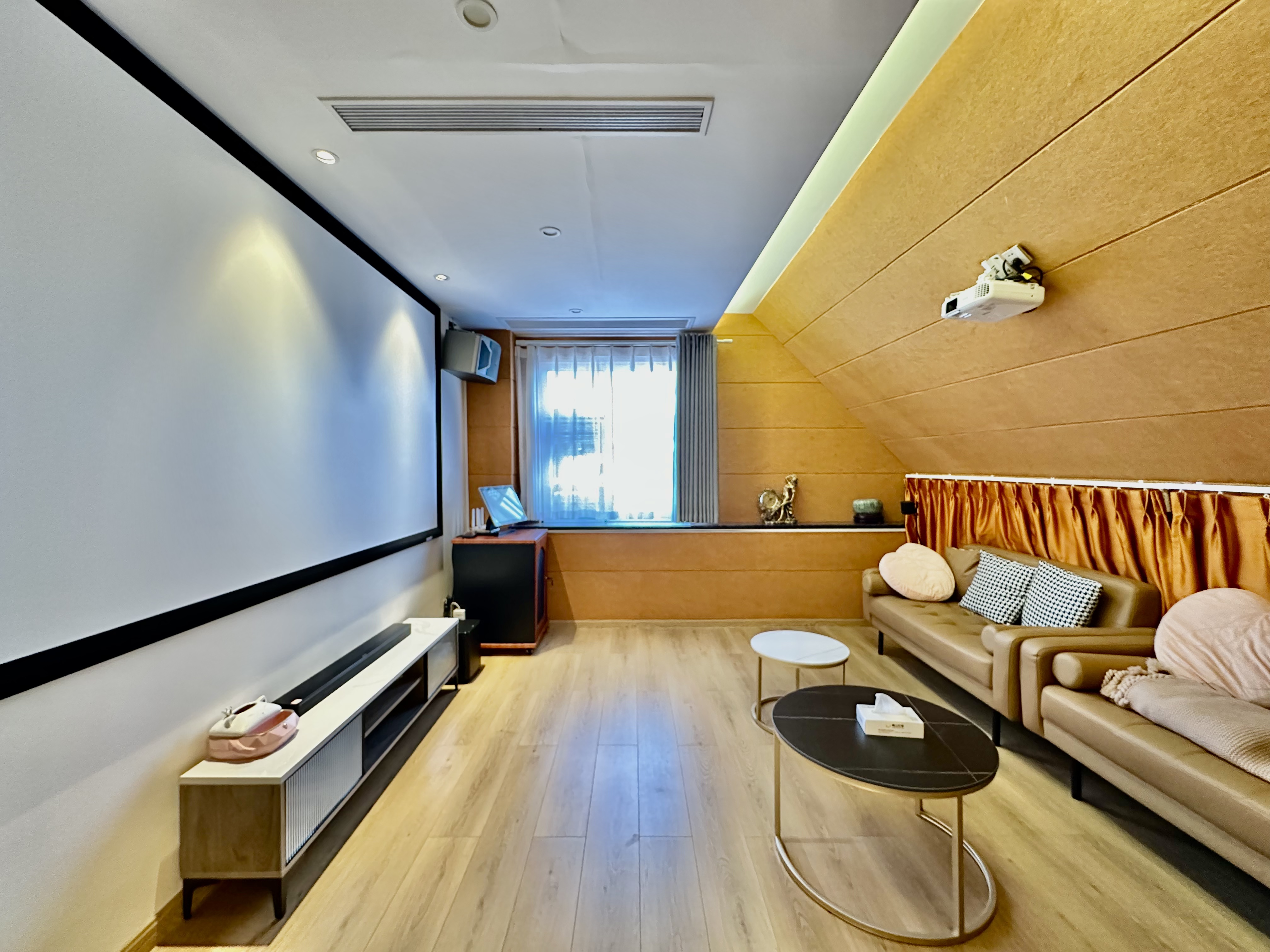 谷山逸墅  5室2厅3卫    538.0万 谷山逸墅  5室2厅3卫    538.0万卧室