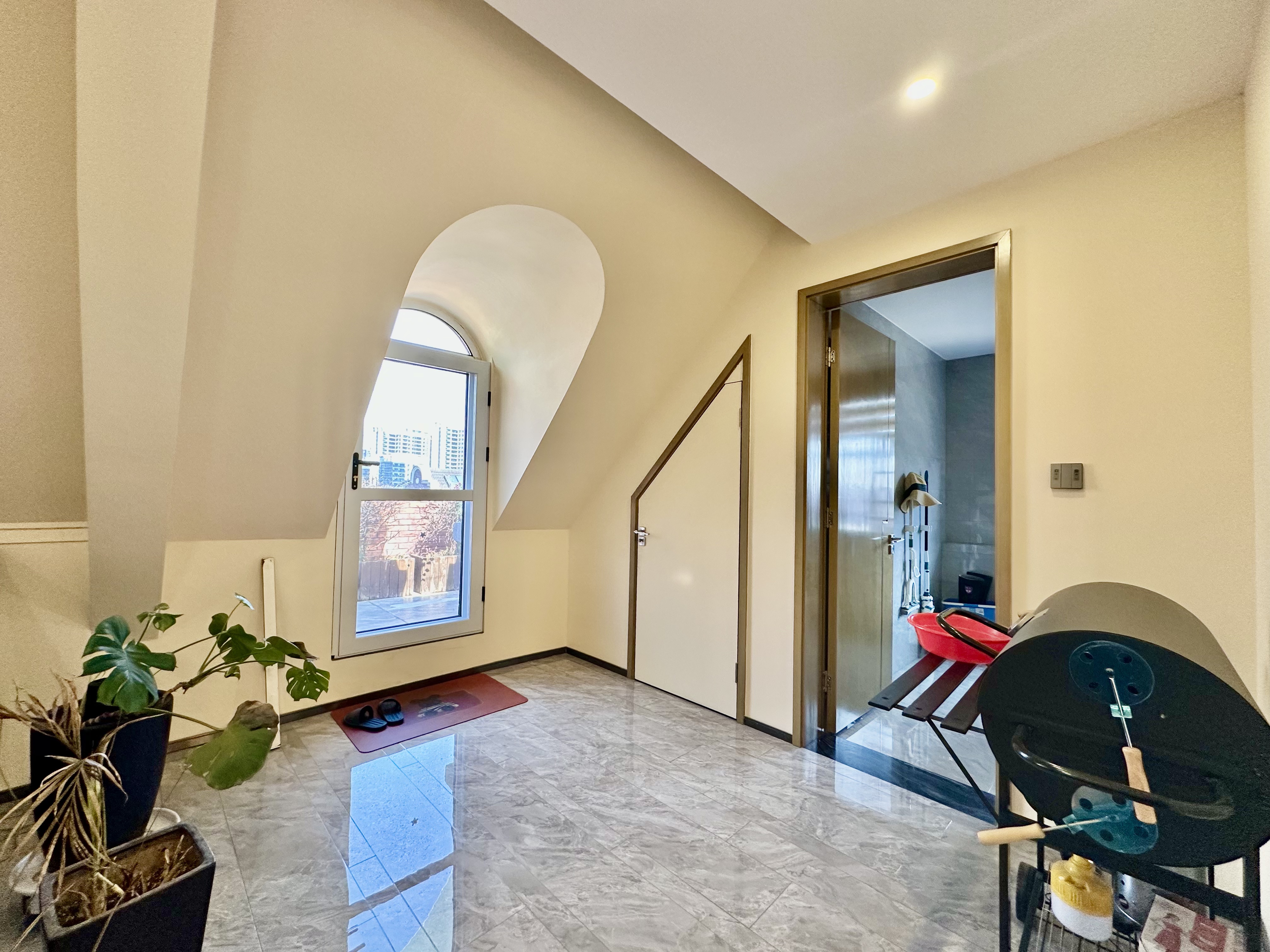 谷山逸墅  5室2厅3卫    538.0万 谷山逸墅  5室2厅3卫    538.0万卧室