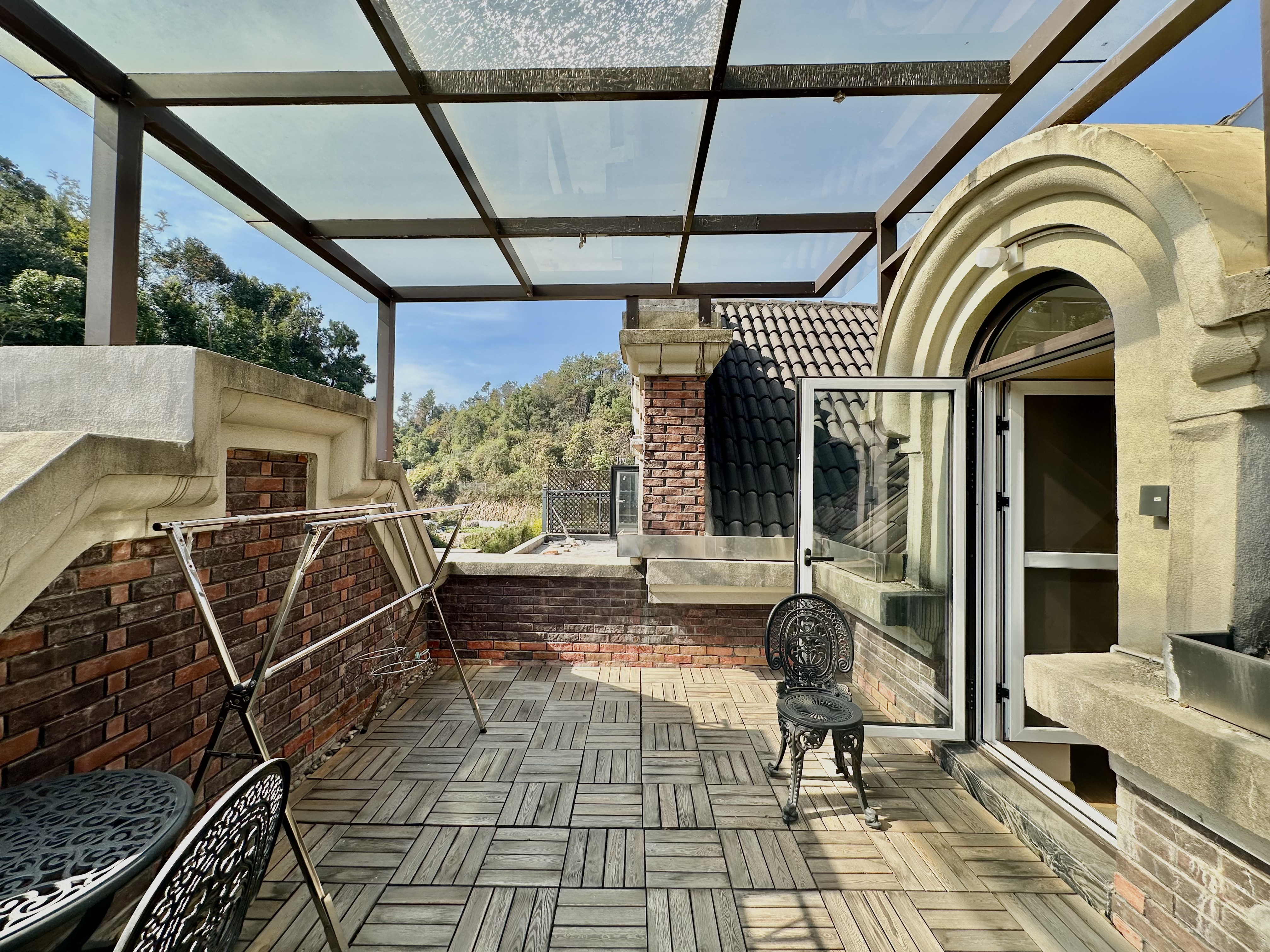 谷山逸墅  5室2厅3卫    538.0万 谷山逸墅  5室2厅3卫    538.0万阳台