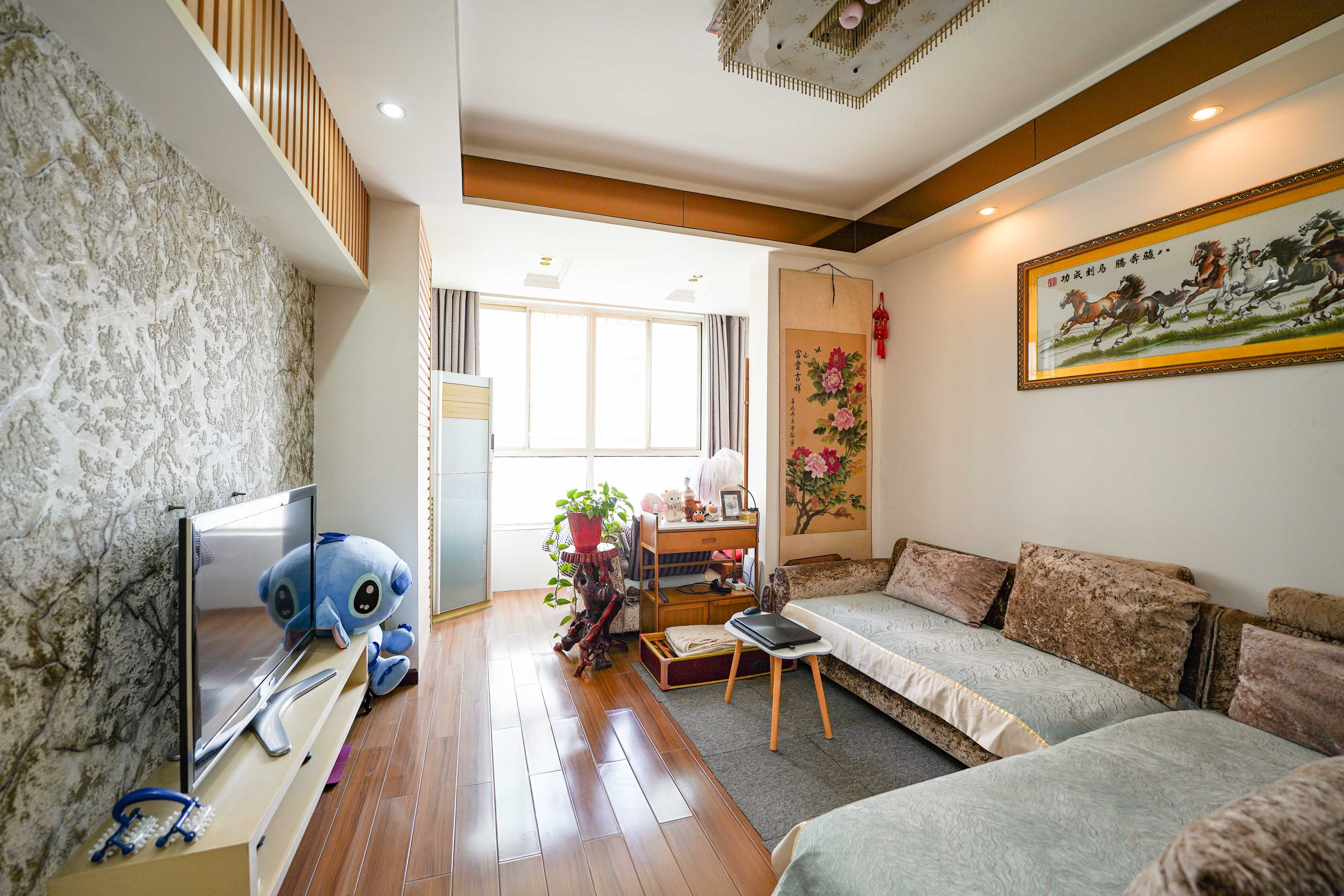 山水印象(愿景想山) 2室2厅1卫 37.99万 山水印象(愿景想山) 2室2厅1卫 37.99万客厅