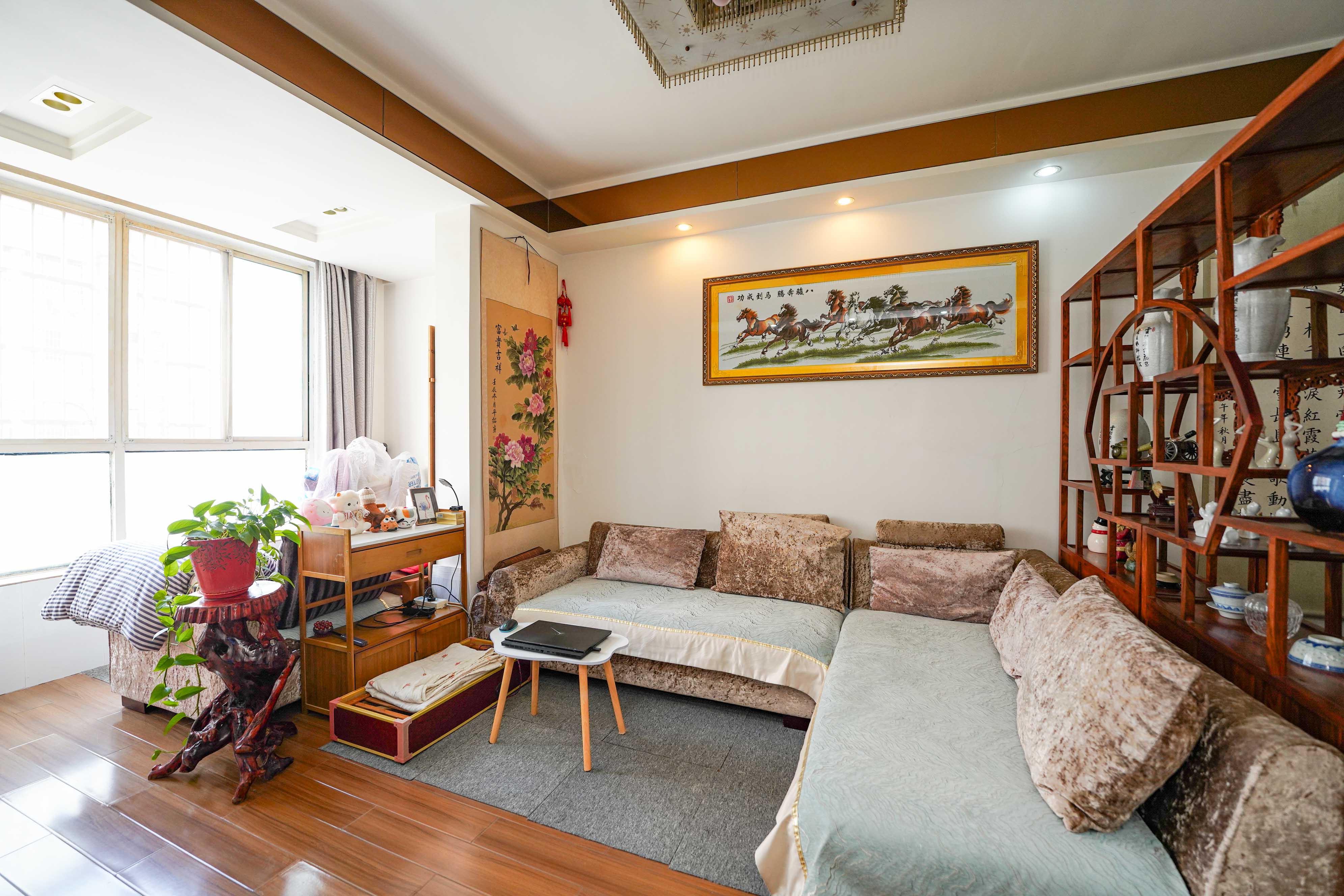 山水印象(愿景想山) 2室2厅1卫 37.99万 山水印象(愿景想山) 2室2厅1卫 37.99万客厅