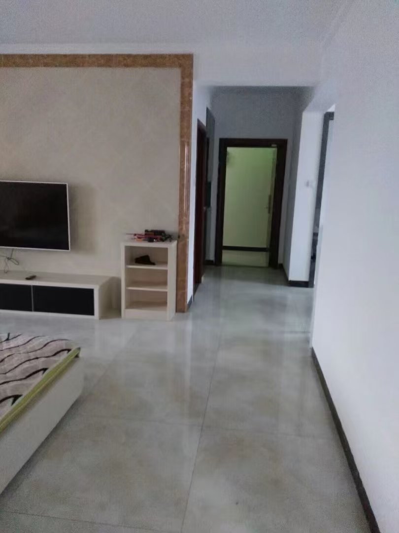 国泰九龙湾 4室2厅2卫 2500.0元/月 国泰九龙湾 4室2厅2卫 2500.0元/月室内图