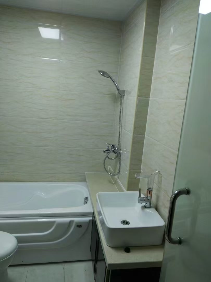 国泰九龙湾 4室2厅2卫 2500.0元/月 国泰九龙湾 4室2厅2卫 2500.0元/月室内图