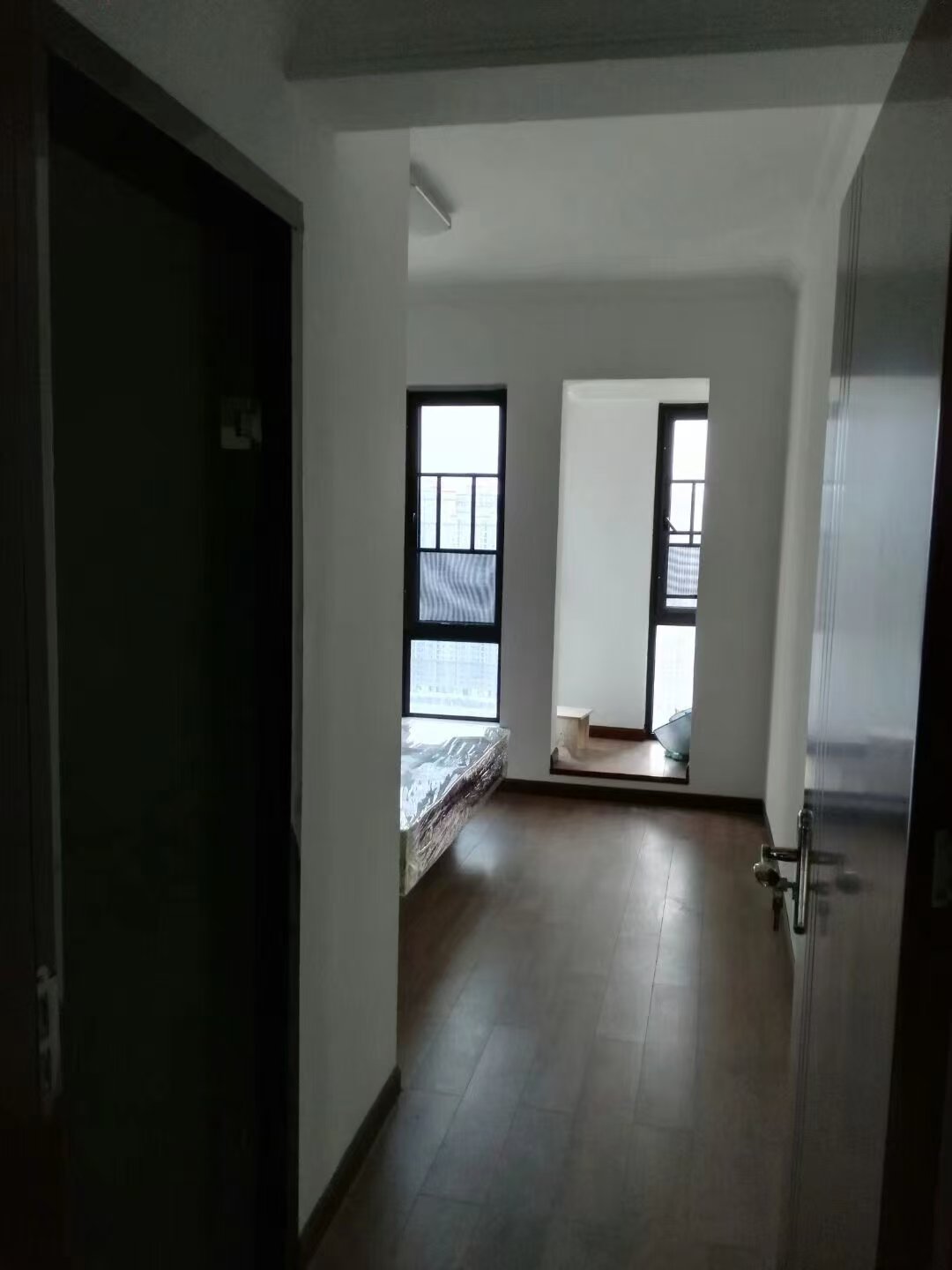 国泰九龙湾 4室2厅2卫 2500.0元/月 国泰九龙湾 4室2厅2卫 2500.0元/月室内图