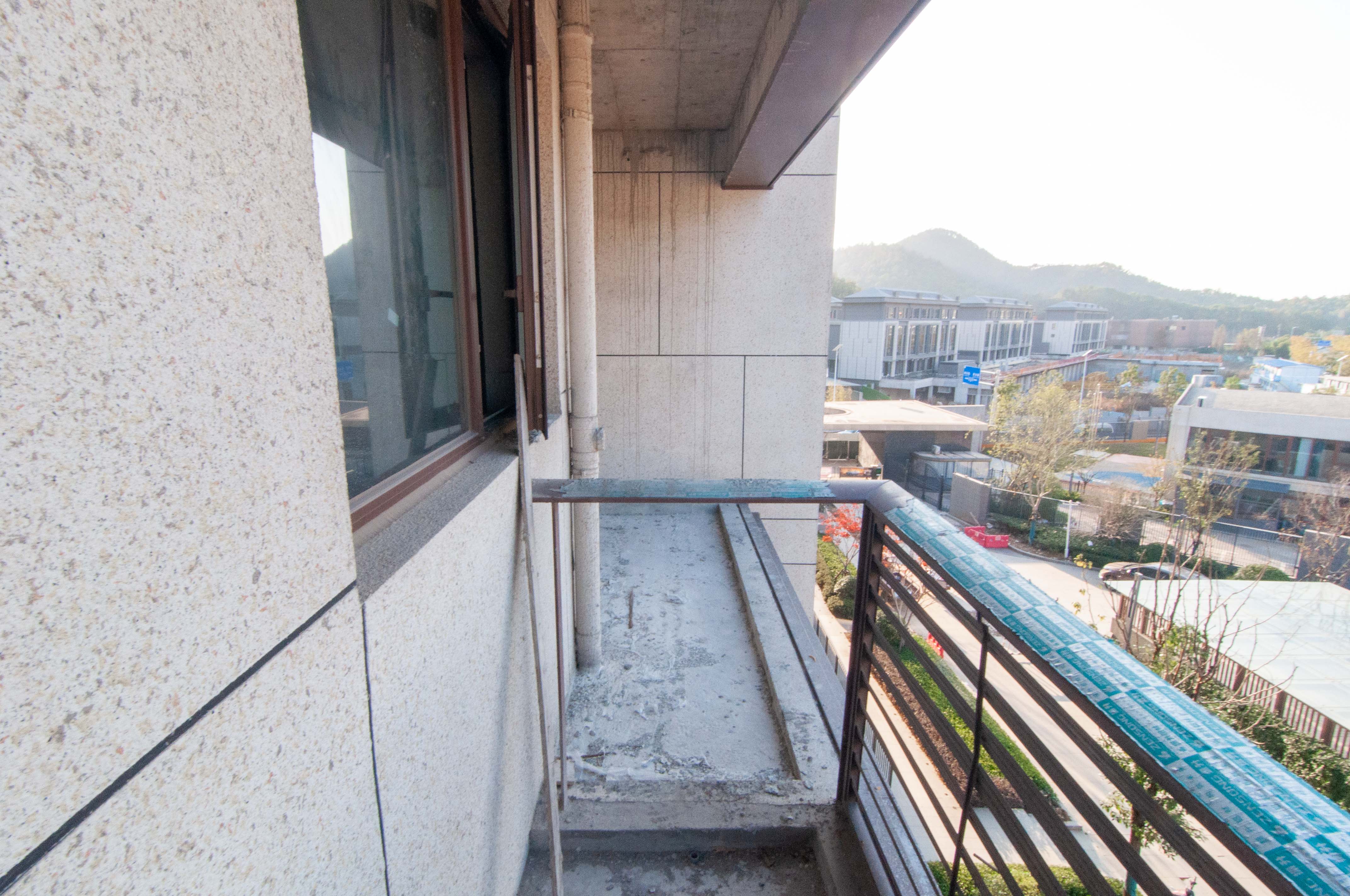绿地麓湖郡  4室2厅2卫   338.00万其他