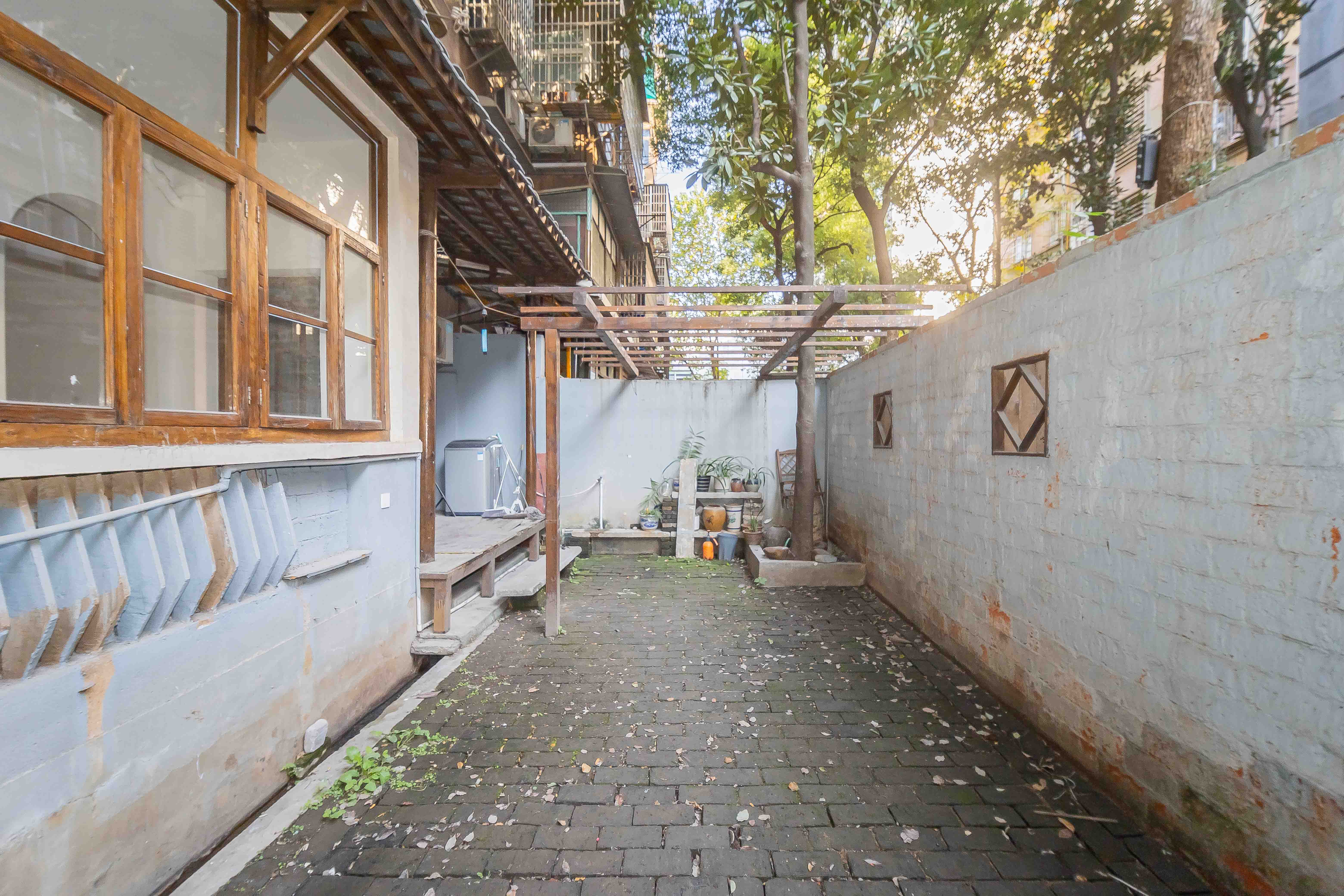 湖南石油化学工业局小区（侯家塘化工厅）  3室1厅1卫   85.00万阳台