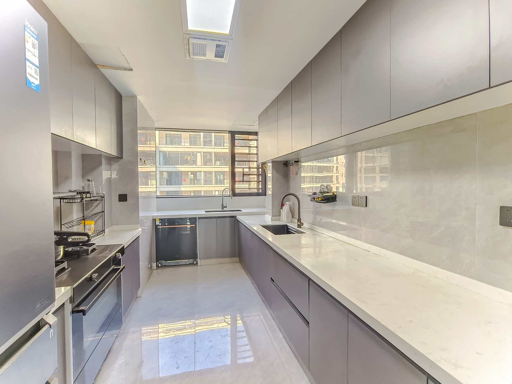 保利金香槟 4室2厅2卫 167.8万 保利金香槟 4室2厅2卫 167.8万厨房