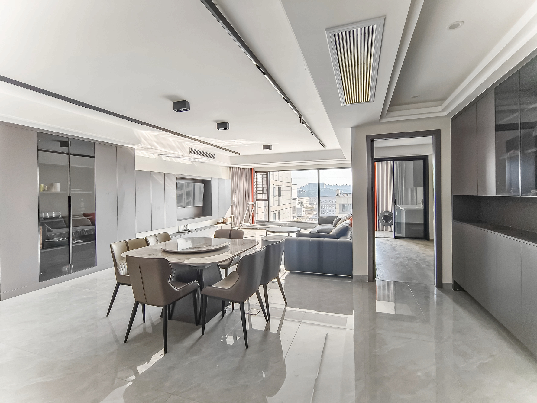 保利金香槟 4室2厅2卫 167.8万 保利金香槟 4室2厅2卫 167.8万客厅