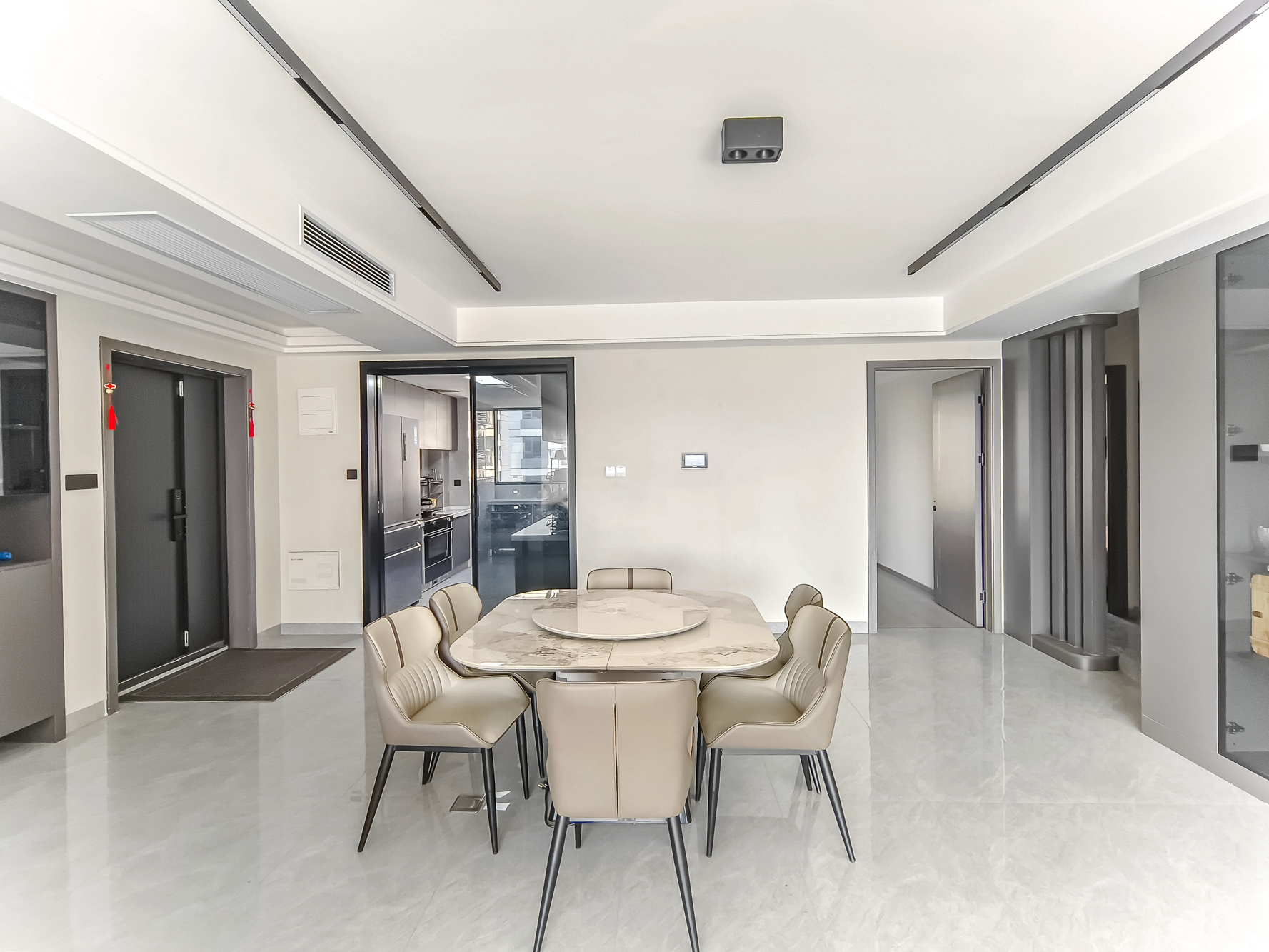 保利金香槟 4室2厅2卫 167.8万 保利金香槟 4室2厅2卫 167.8万客厅