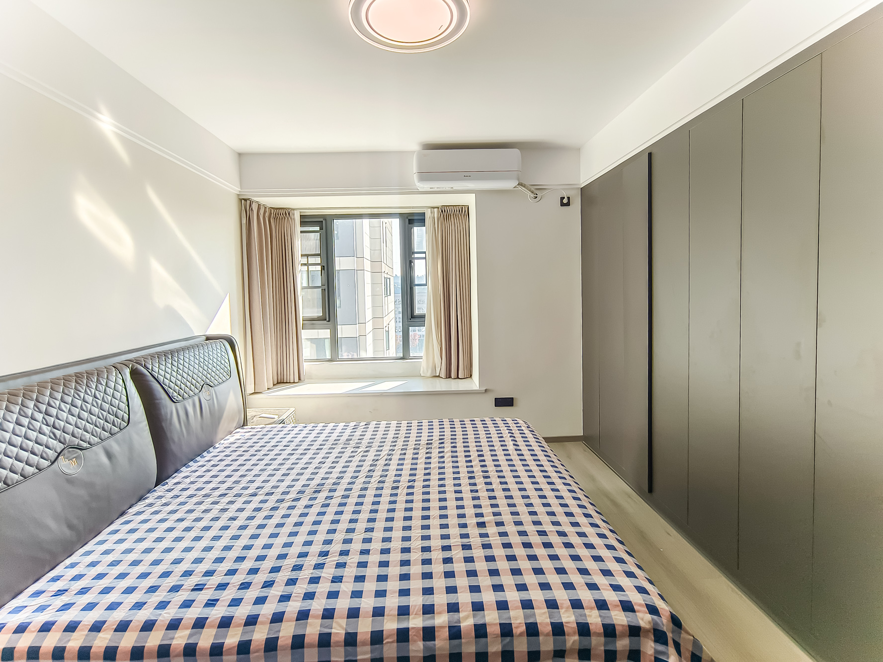 保利金香槟 4室2厅2卫 167.8万 保利金香槟 4室2厅2卫 167.8万卧室