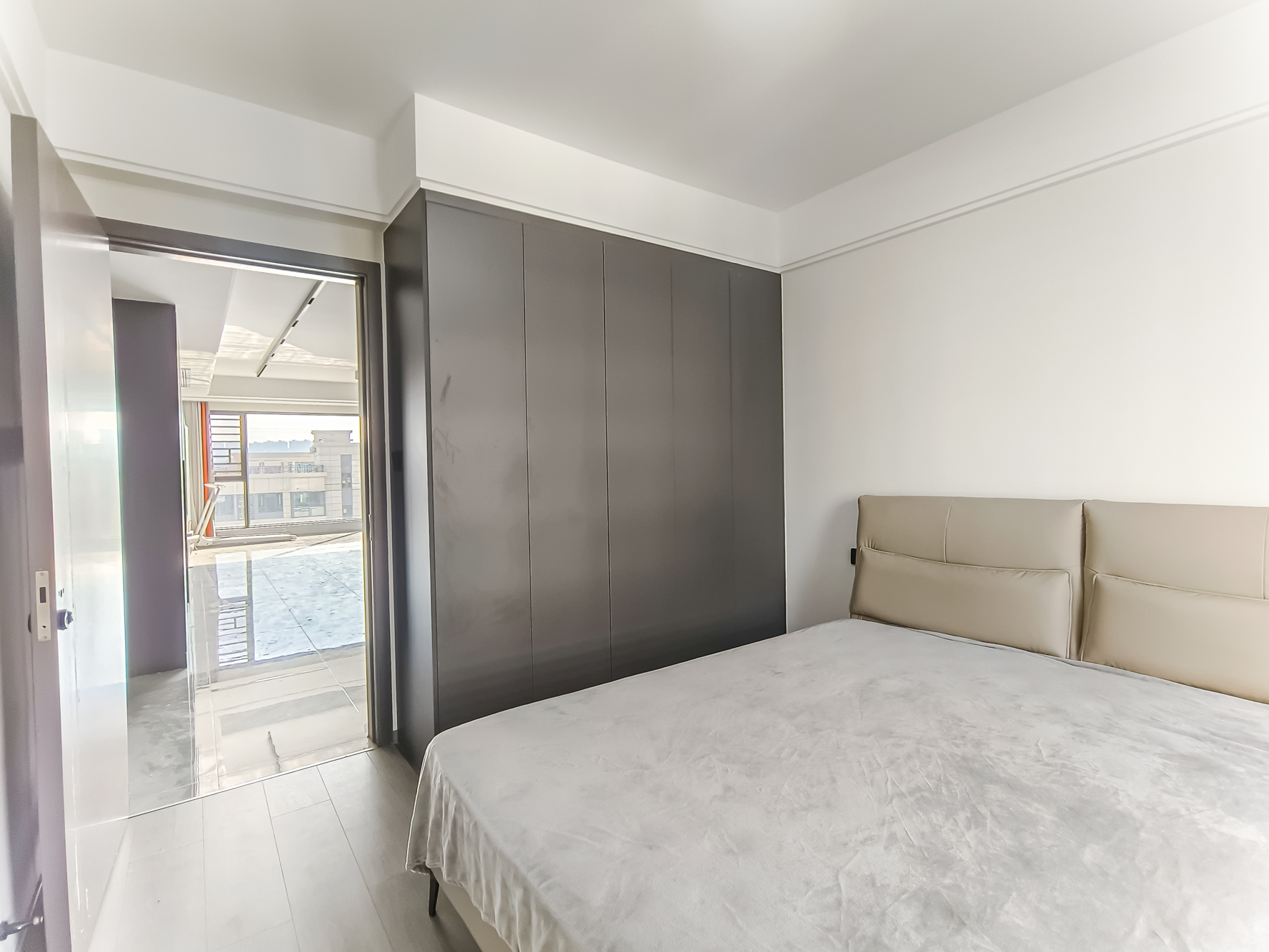 保利金香槟 4室2厅2卫 167.8万 保利金香槟 4室2厅2卫 167.8万卧室