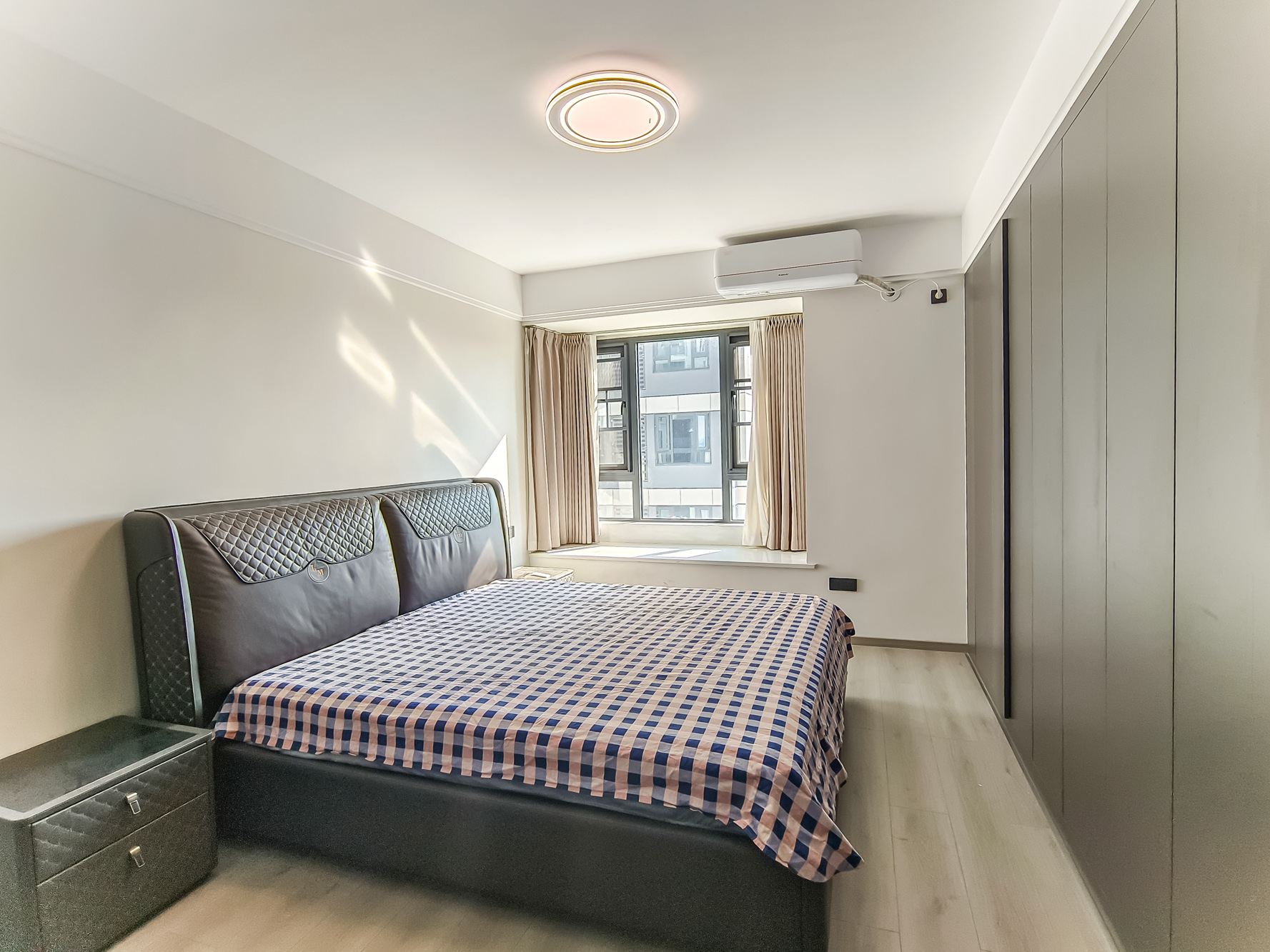 保利金香槟 4室2厅2卫 167.8万 保利金香槟 4室2厅2卫 167.8万卧室