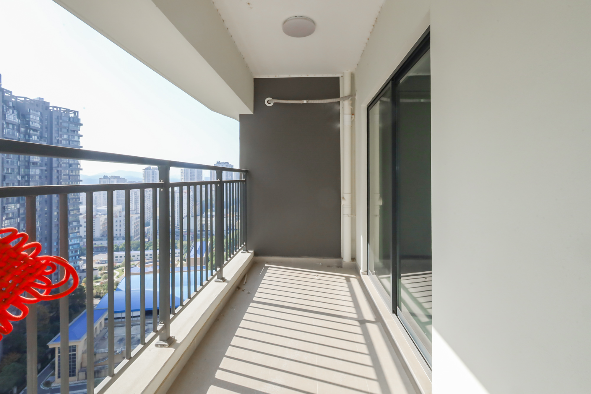滨江府1913  4室2厅2卫   266.00万阳台