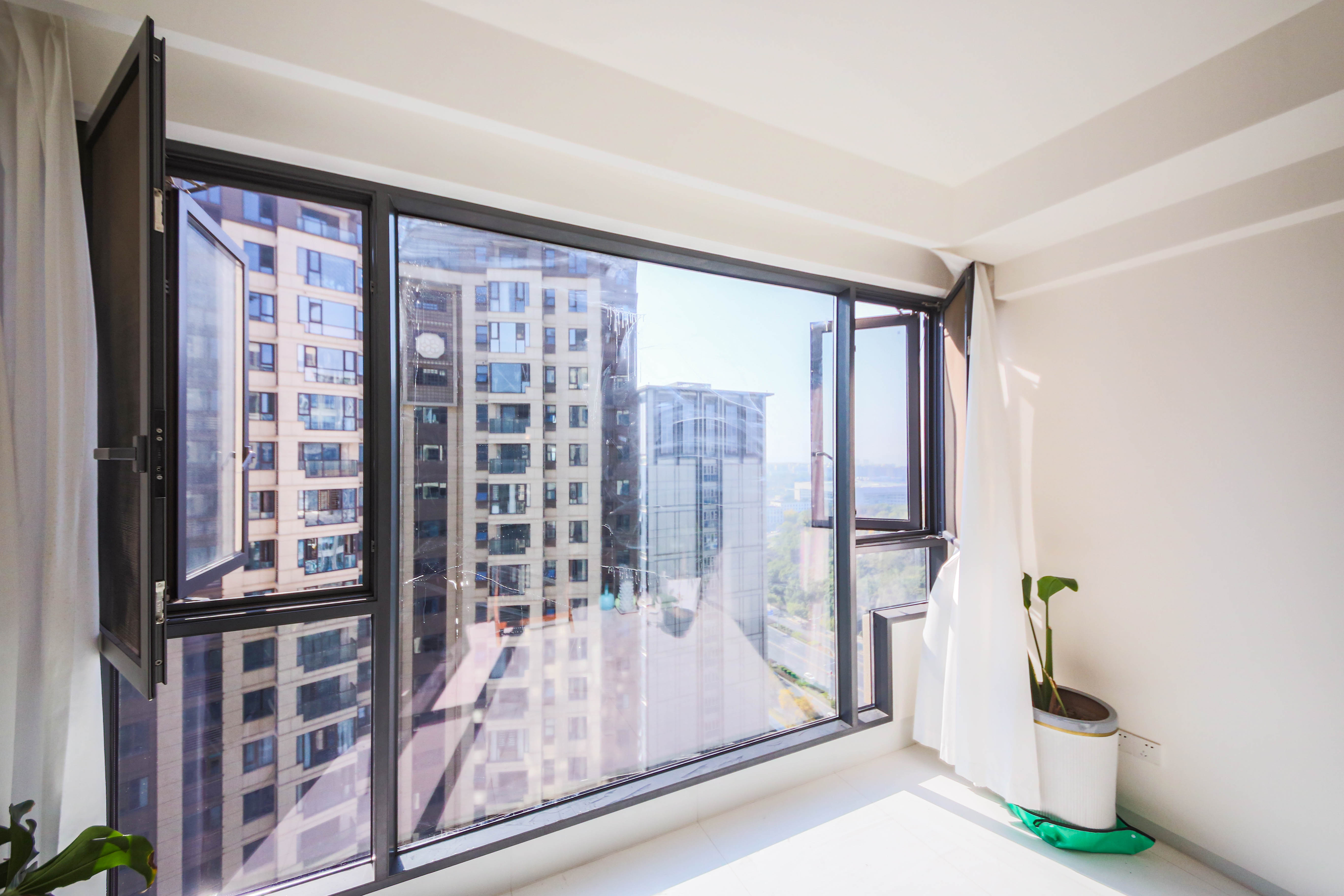 天城国际广场 3室2厅2卫 188.0万 天城国际广场 3室2厅2卫 188.0万阳台