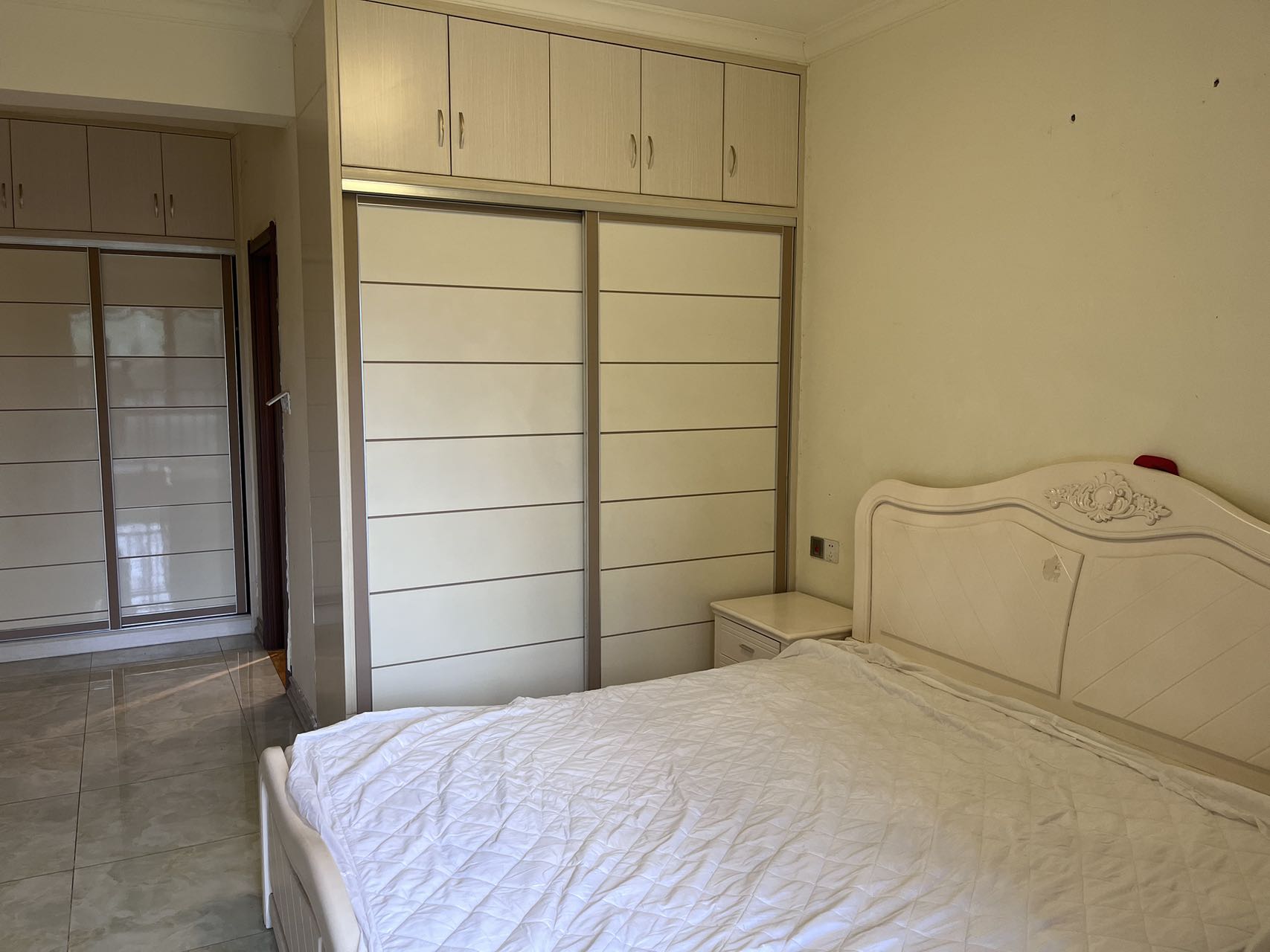 碧桂园南城首府(东宸林海) 4室2厅2卫 2600.0元/月 碧桂园南城首府(东宸林海) 4室2厅2卫 2600.0元/月室内图