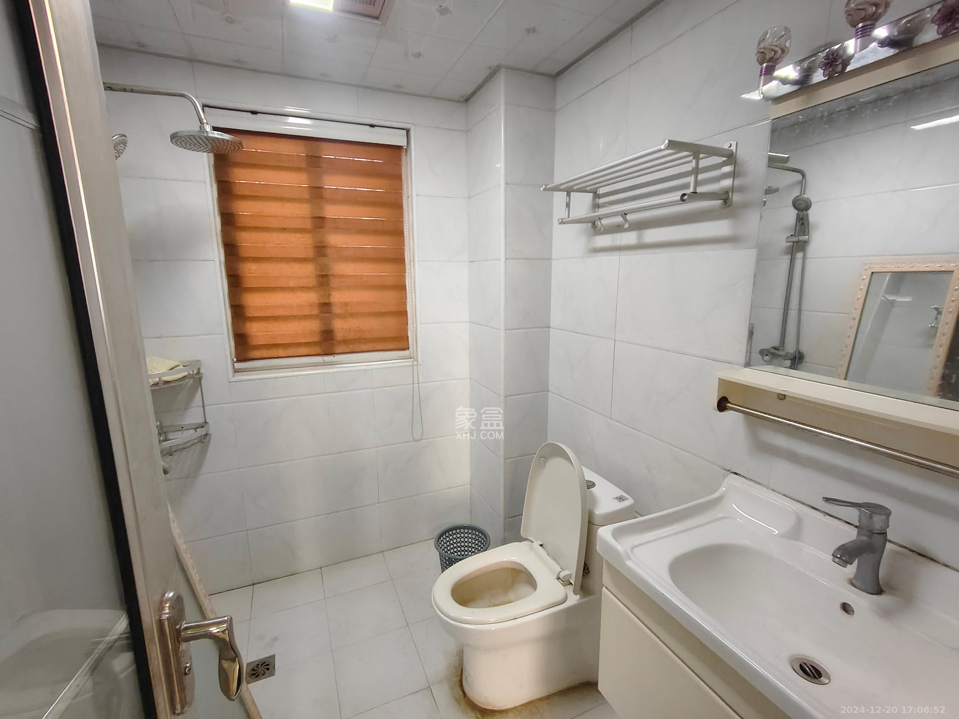 嘉顺苑 3室1厅2卫 2600.0元/月 嘉顺苑 3室1厅2卫 2600.0元/月室内图