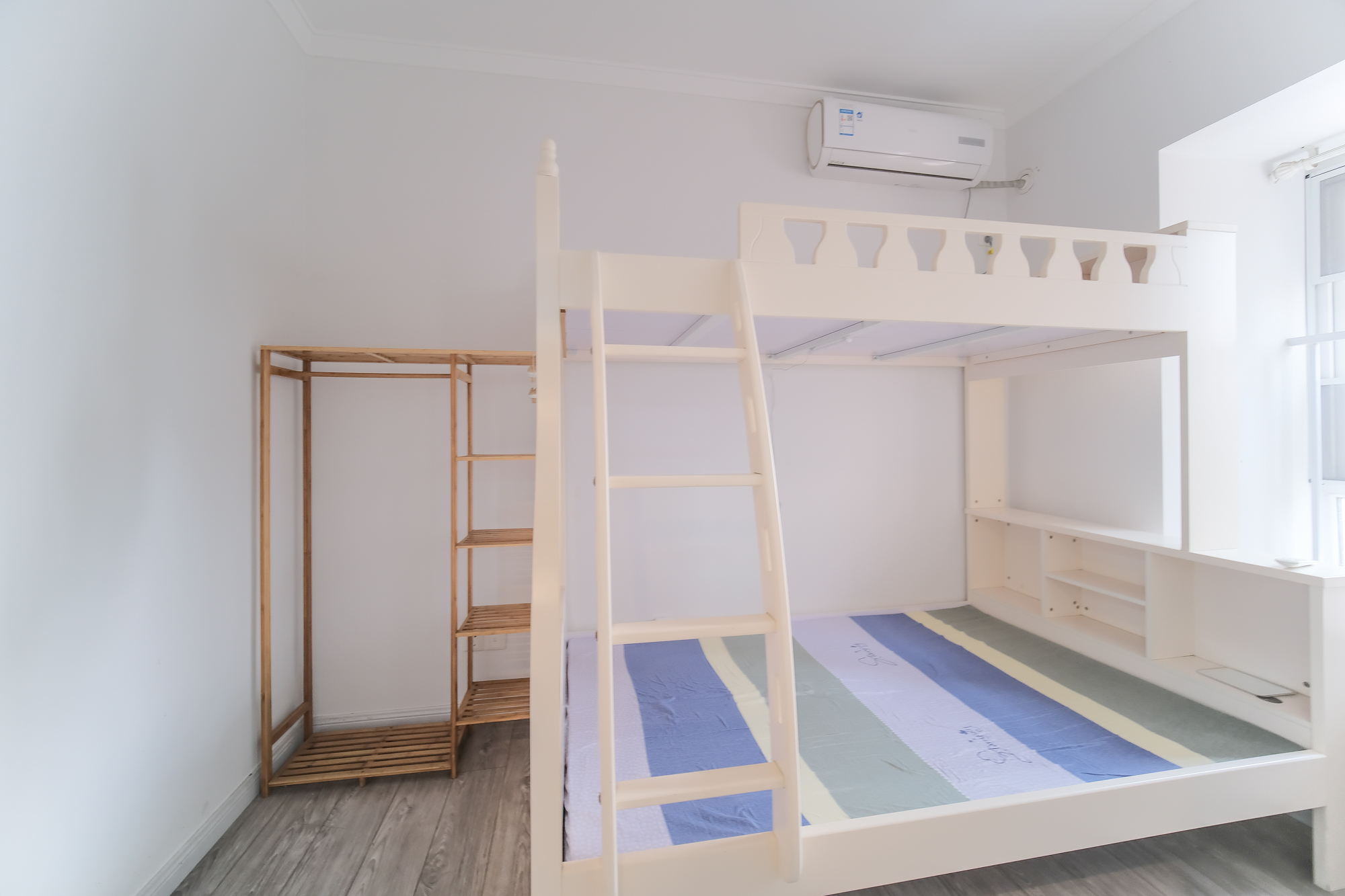 三一街区  2室2厅1卫   45.00万卧室